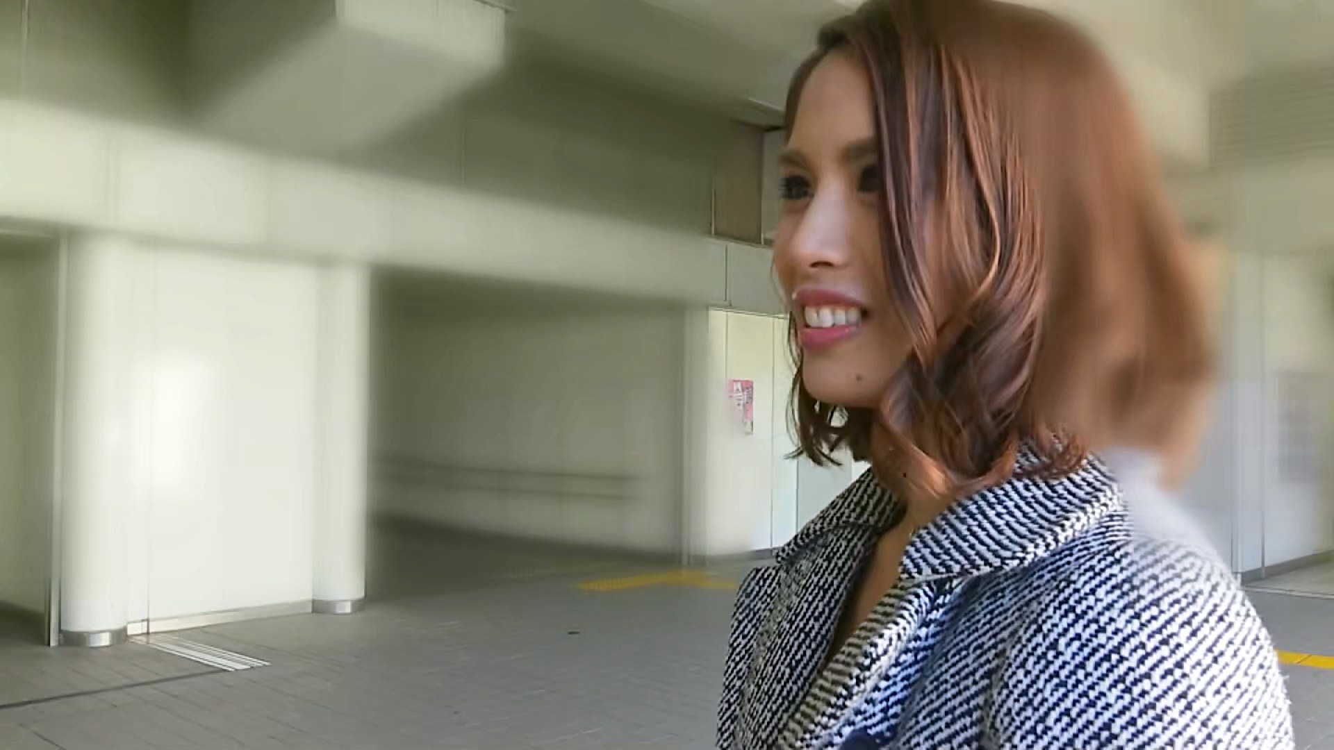 セックスレスのギャル系スレンダー奥様決意のAV出演!久しぶりの男根にたまらず「入れて!入れてください!」のサンプル動画