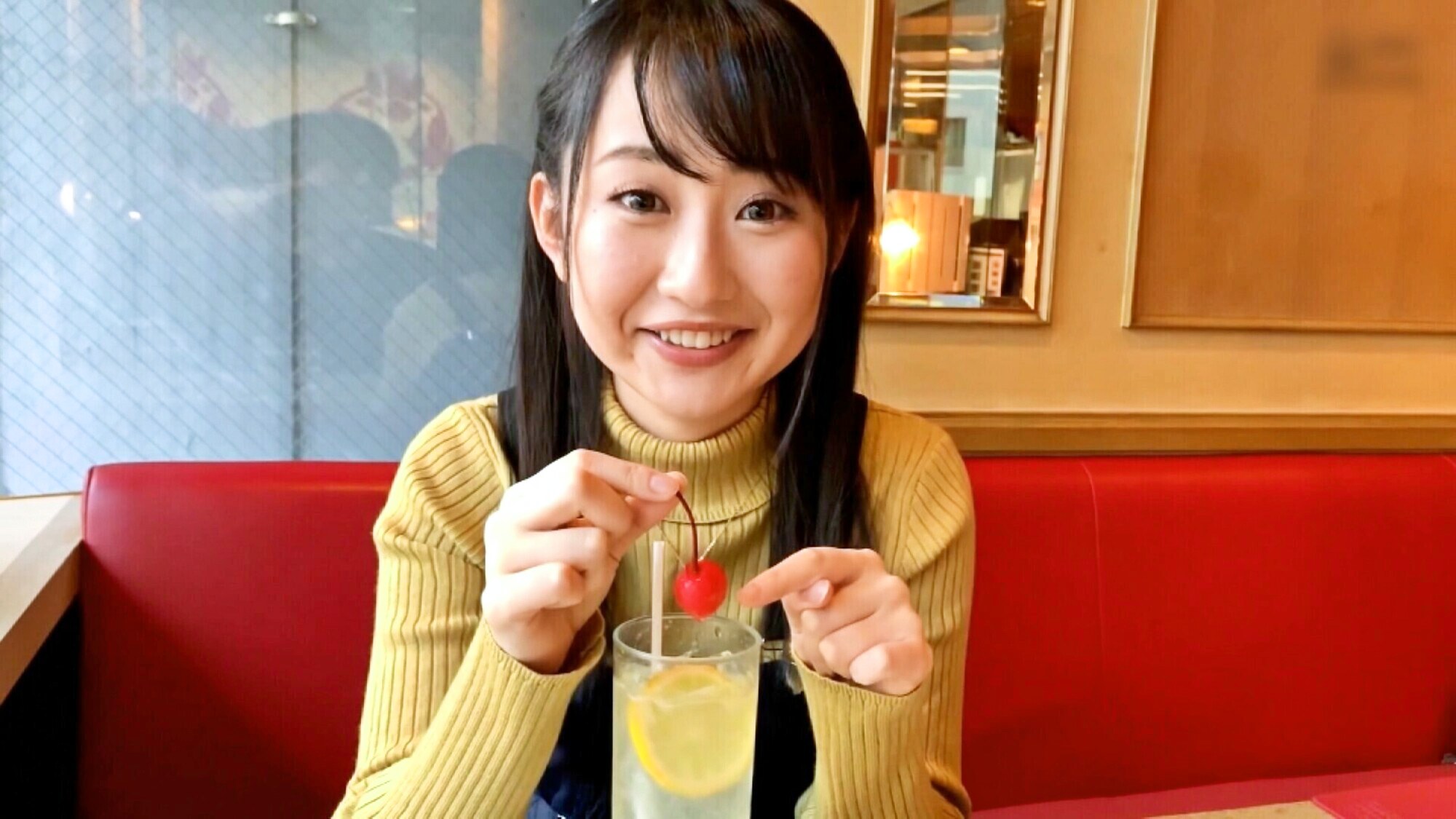 笑顔がまぶしい山形から上京してきたおじさんキラーの天然娘と、個撮テイで嵌め撮りファック!のサンプル動画