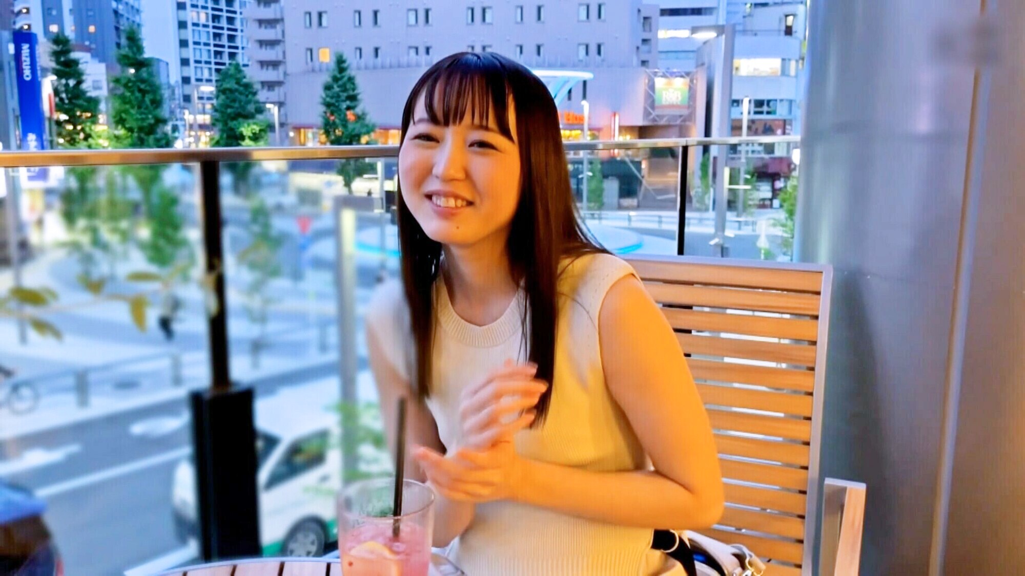 就活で忙しい地方出身のおっとり感溢れるおぼこい娘と、マッチアプリで息抜きの出会い求めて嵌め撮りセックス!のサンプル動画