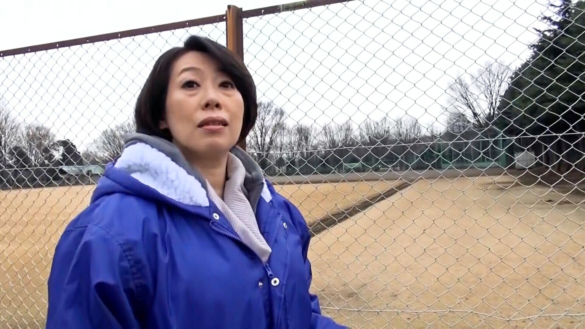 町内会のソフトボールの練習帰りの熟女を、安グッズのモニターとナンパれ込み！欲求不満熟女の即ハメSEX！のサンプル動画