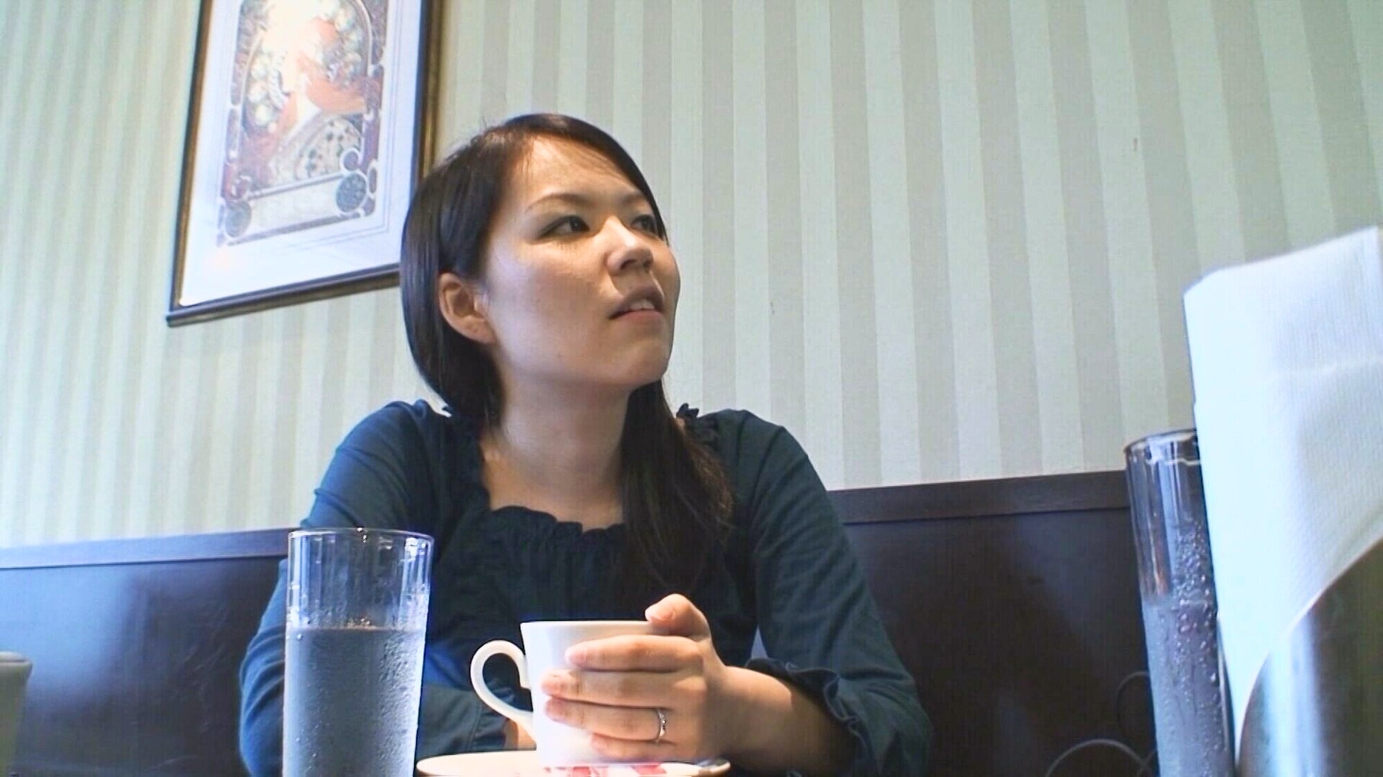 ナンパされたらウキウキが止まらない人妻さん！ホテルで即ハメ！生中出しのサンプル動画