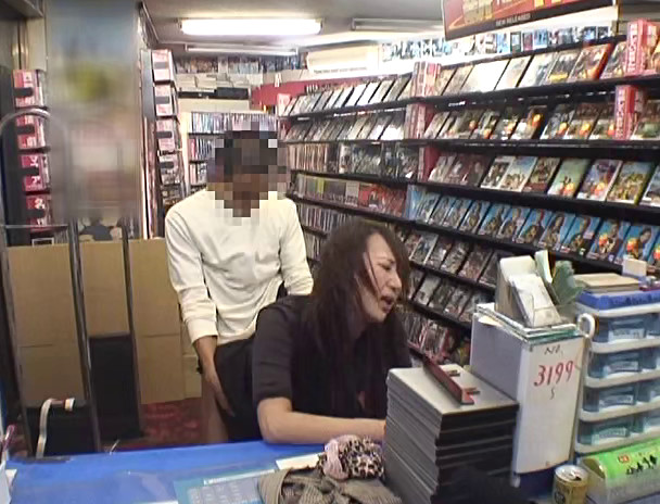 あなたの知らない昭和の仰天常識レンタルビデオ店では大人はAVを借りるだけじゃなくて実際ヤル事も出来てた！！ 画像3