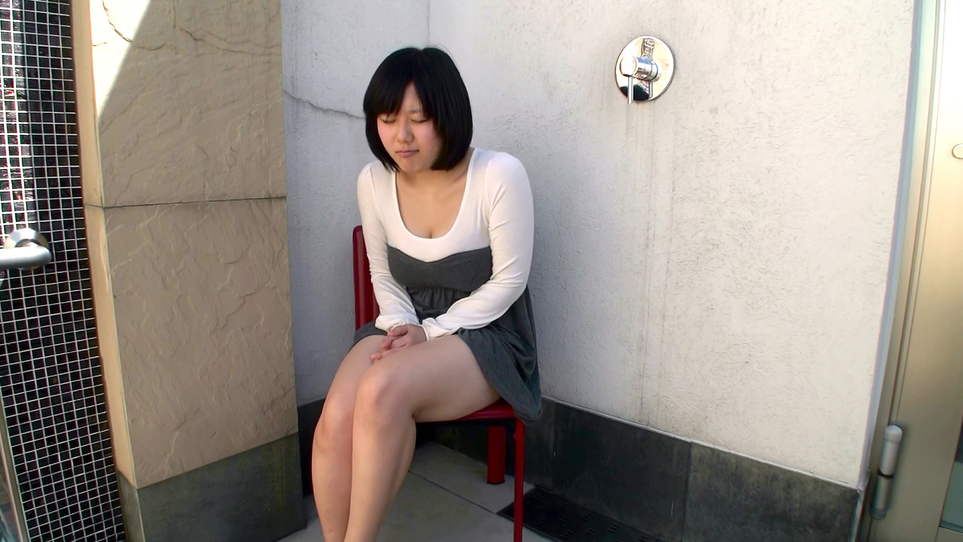 立ち　放尿　女 おしっこ我慢観察 おしっこ我慢限界の果てにオマコをおっぴろげ放尿姿を晒す女たち！！ - アダルト動画 ソクミル