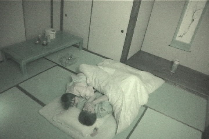 “今夜、一晩だけでいいの、私を抱いて”と愛と欲望に飢えたワケあり美熟女仲居が添い寝夜這いしてくる温泉宿で寝取られちゃった話 画像1
