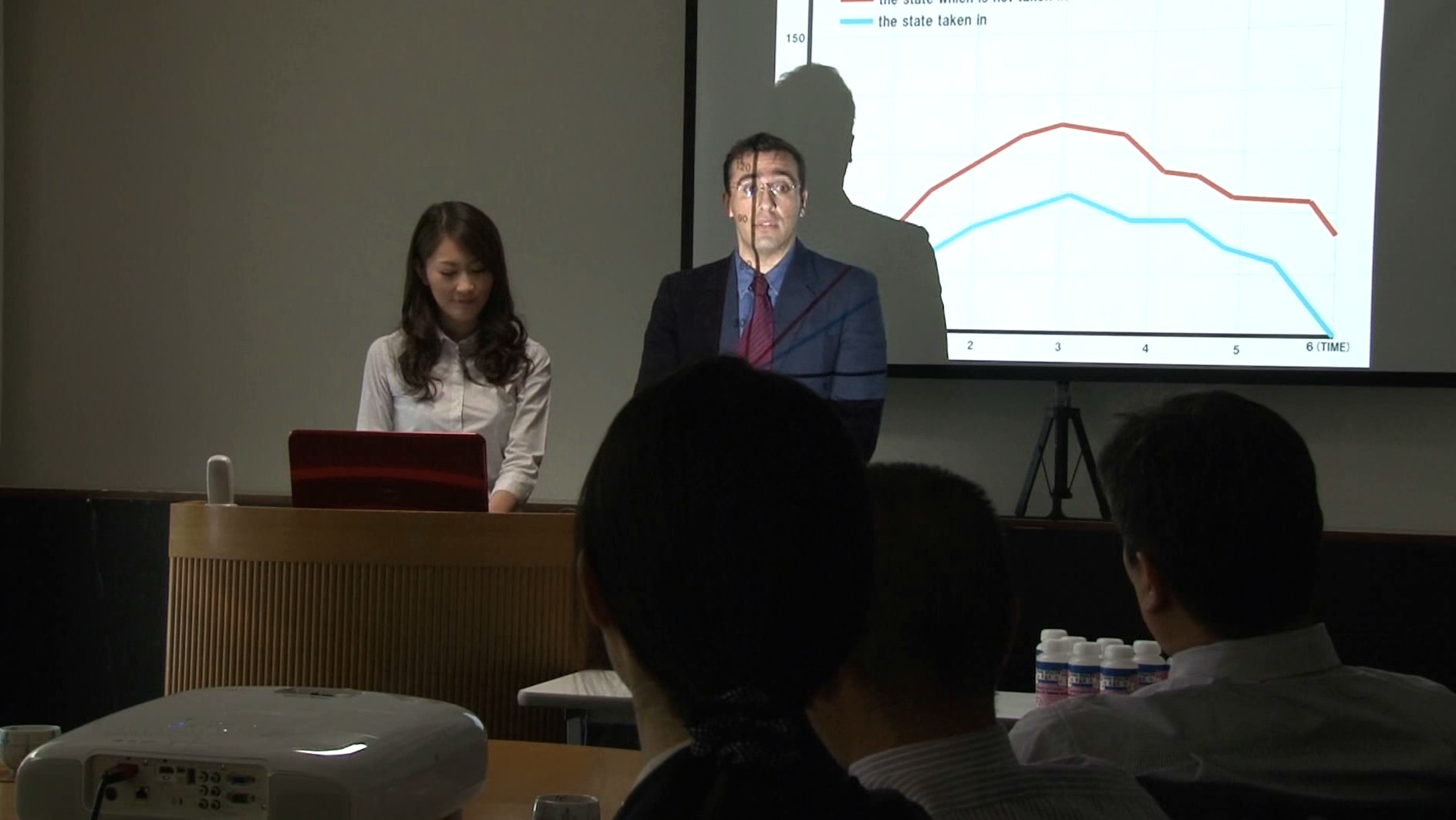 勤務中にパンツスーツが破けてしまった高学歴の女を助けるフリをして手を出したノンキャリアの俺 画像1