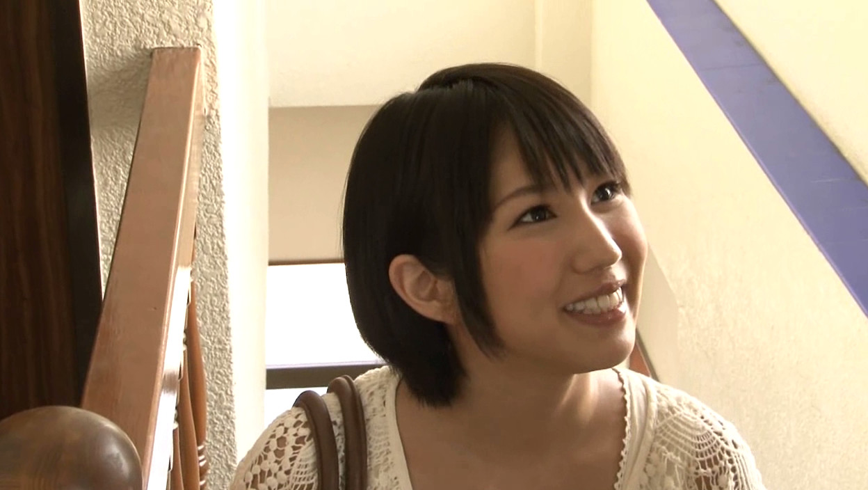 息子の嫁が入浴中なのにうっかり扉を開けてしまった義父 画像1
