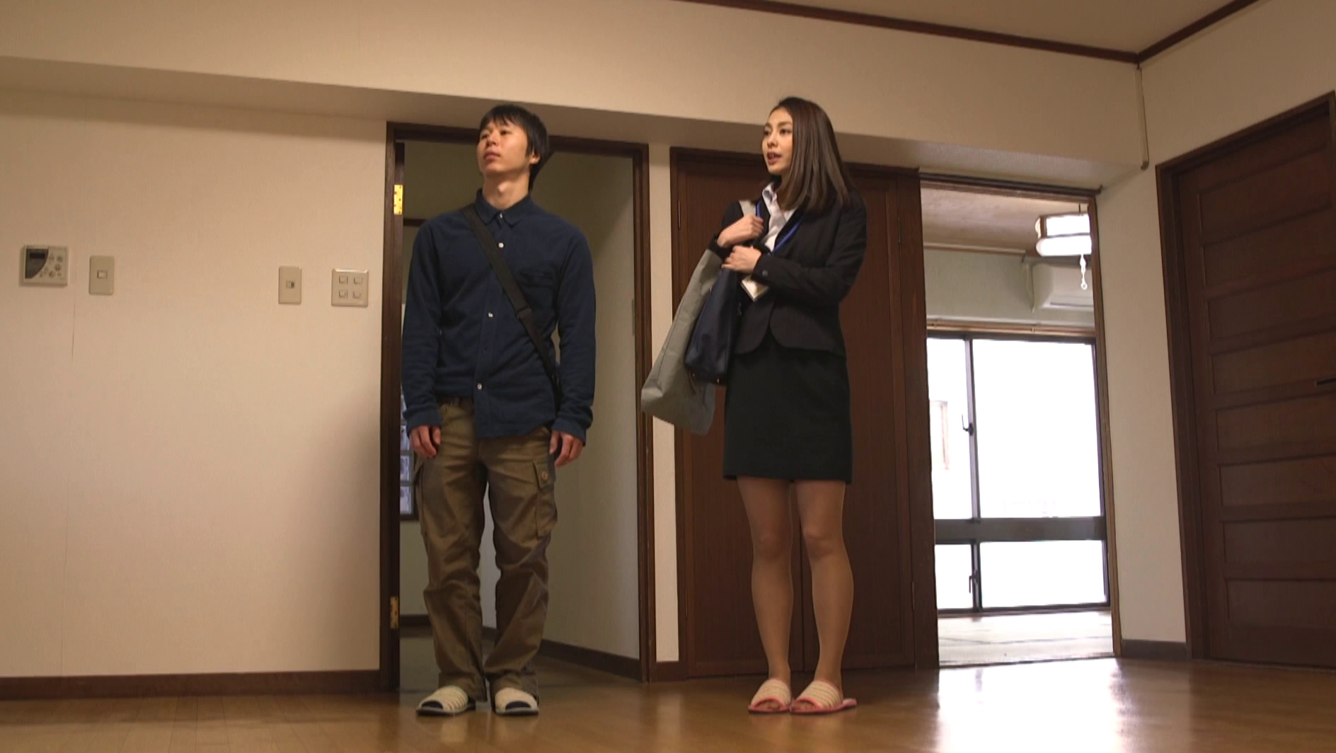 不動産屋のお姉さんと密室でふたりきり!内見中に手を出しちゃった俺 画像20