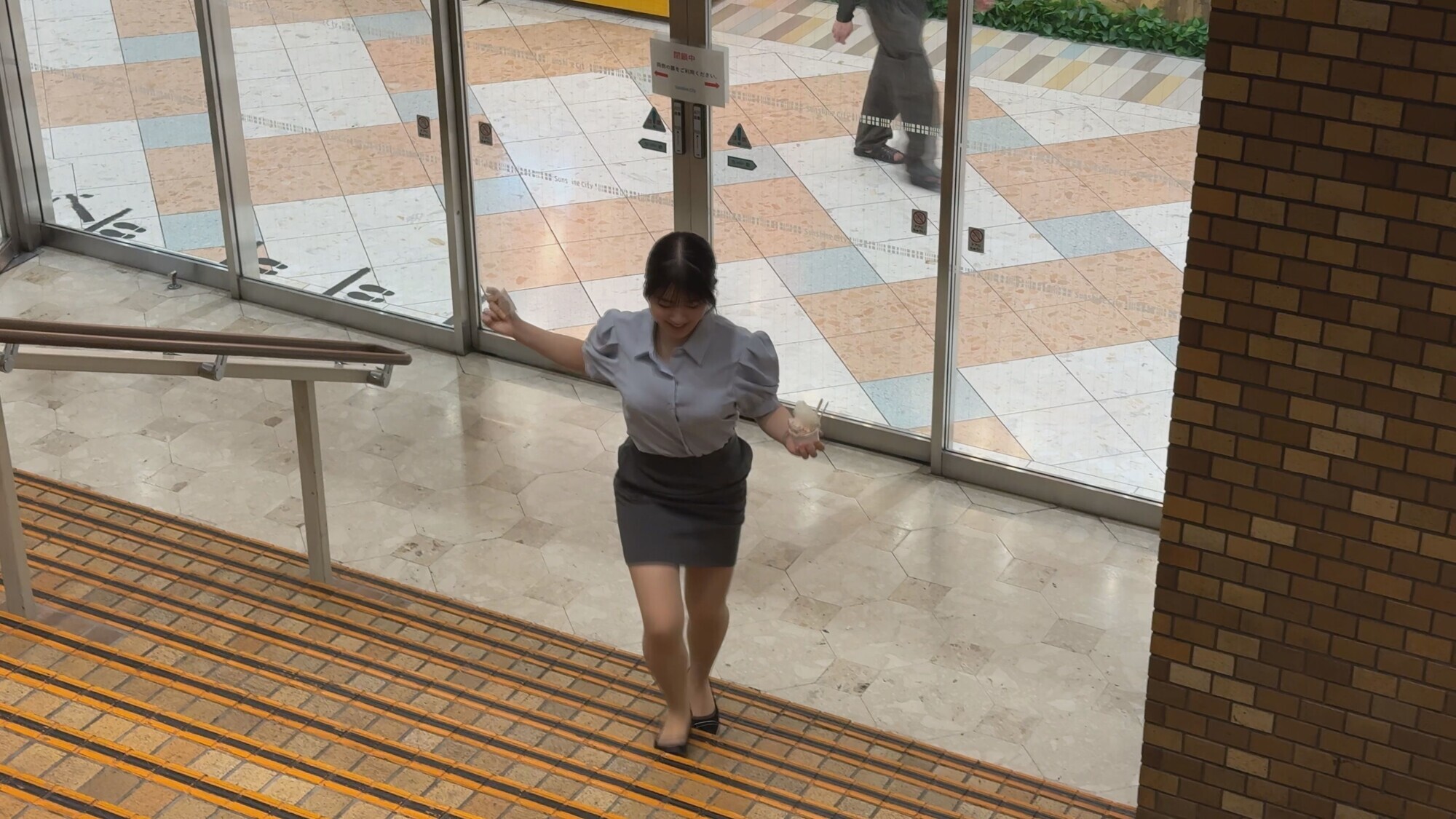 【推しの後輩】 常に笑顔のあざと系女子 後輩OLのSEX動画公開します 画像14