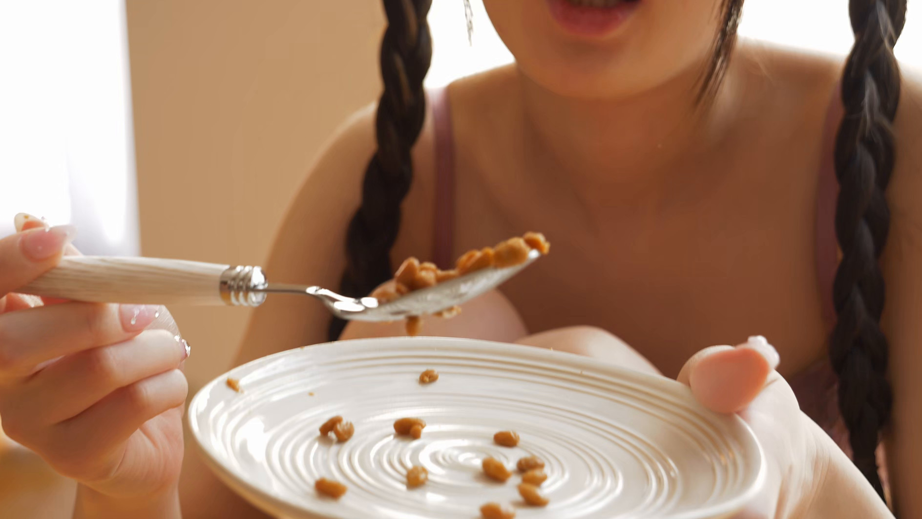 秘技!グラドル納豆足コキ! 画像10