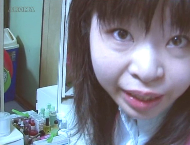 自画撮り 男のオナニー動画やエロ漫画を見ながら自宅でオナる変態女 画像3