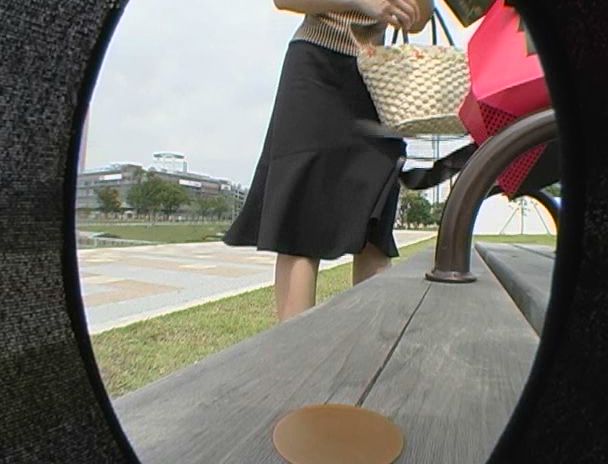 団地妻 暴露流出!お隣の奥さんの秘められた性癖 夫の前で発情した股間を露出するスキモノ素人 画像2