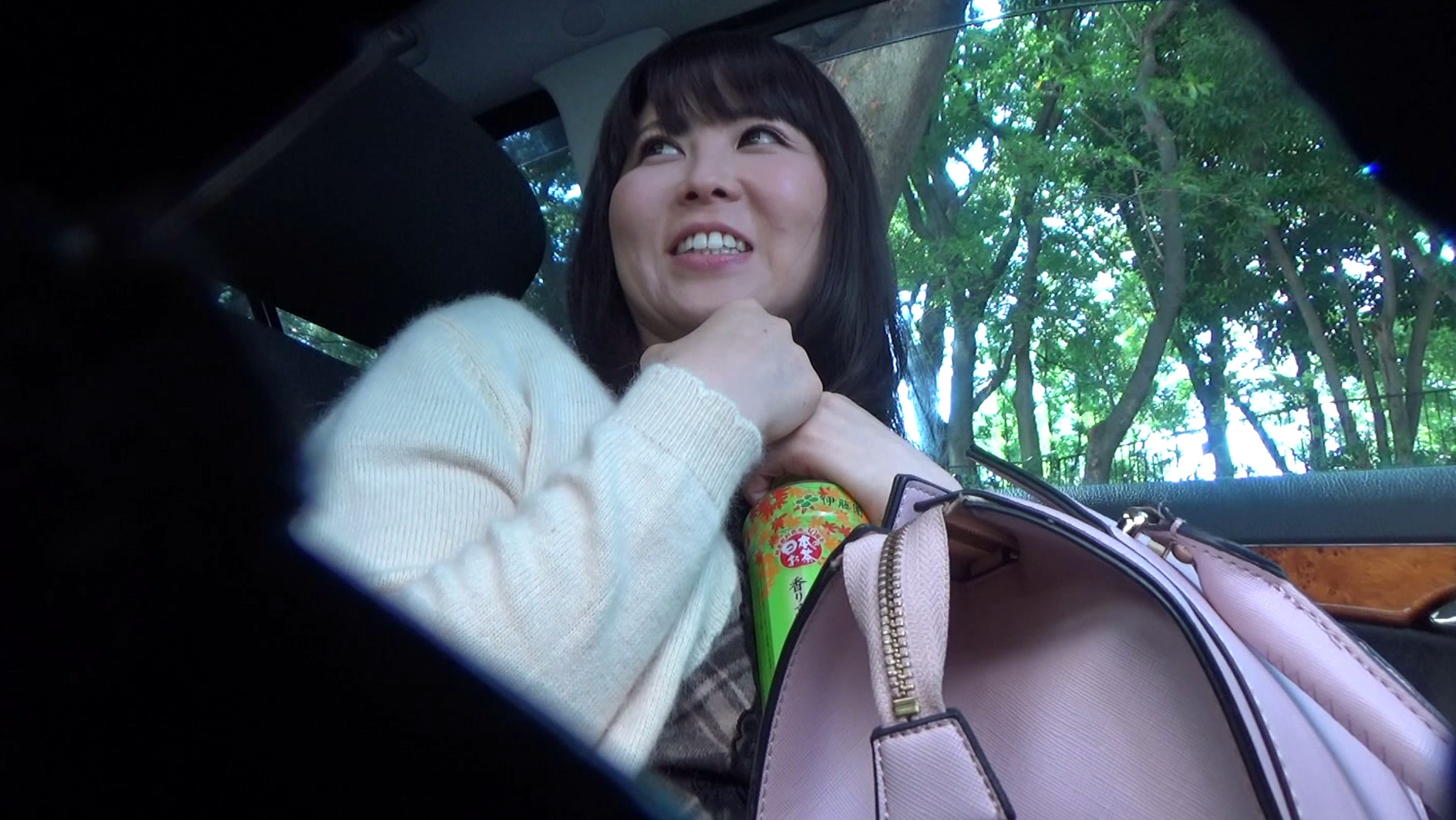 街で出会った清楚妻を車に連れ込みくどき落としてラブホでヌキまくり! 今日、初めて会ったばかりなのにそんなに広げて見ないで! 画像19