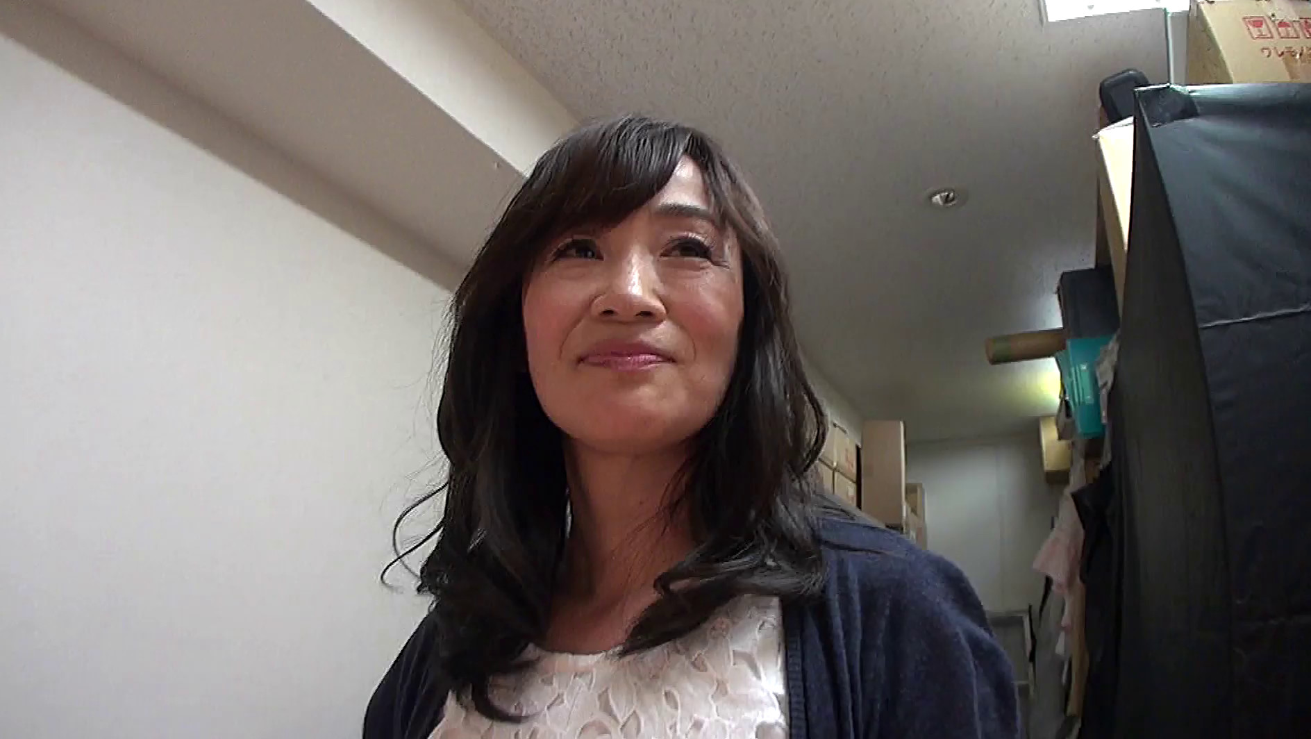 素人人妻・熟女の本性を暴く!15人4時間 卑猥密室ドキュメント 面接でこんな事まで!? 画像1