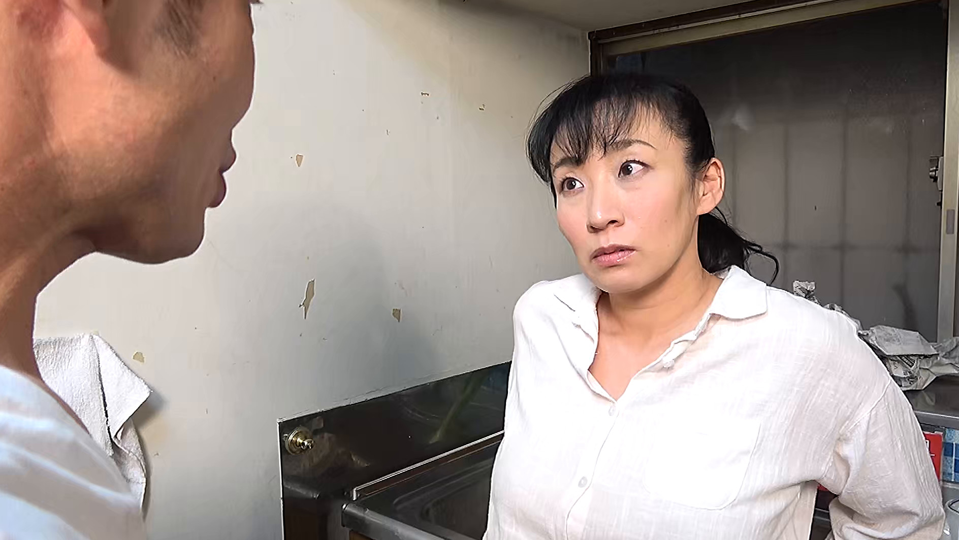 昭和猥褻官能ドラマ 立ち小便を覗かれた義母は息子にモンペを剥ぎ取られ・・・ イチジクを盗んだ隣の六十路妻を肉棒でお仕置き 画像2