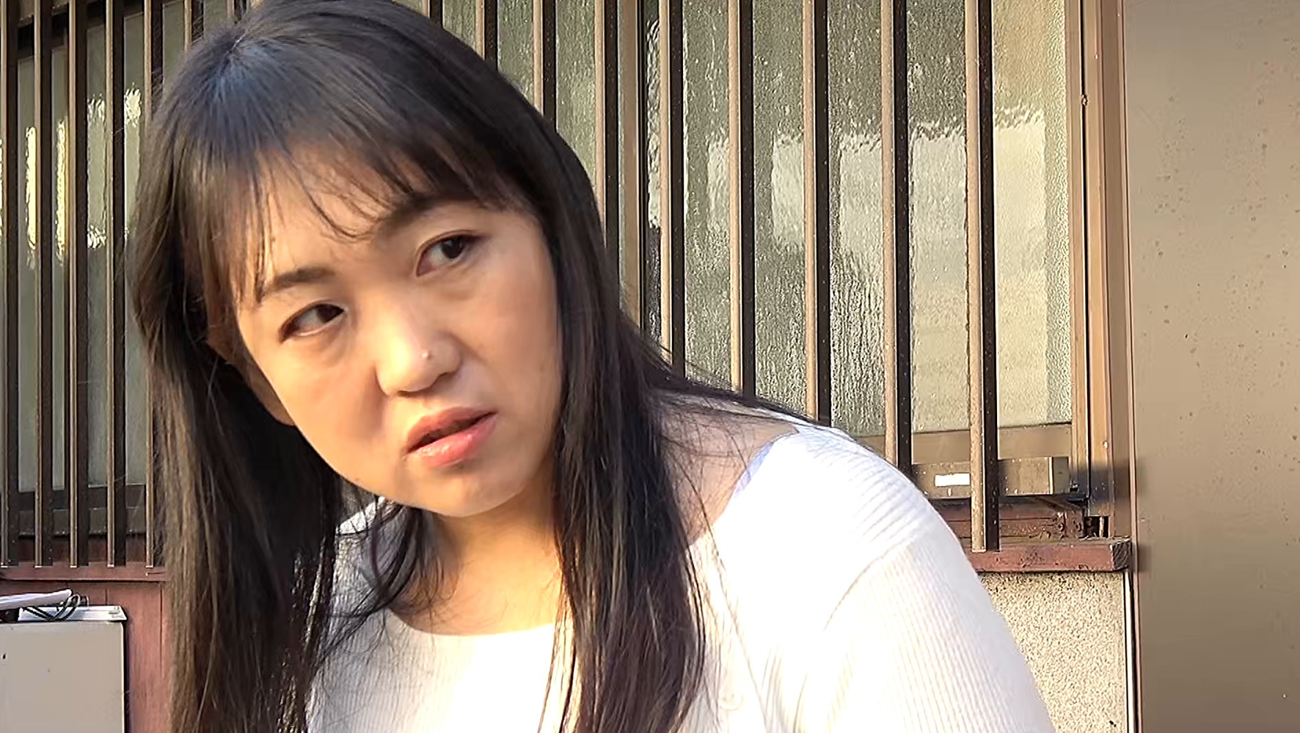 熟妻ドラマ 植木屋に狙われた京都の熟れた人妻 夫の同級生に寝取られて身も心も奪われた純情妻 画像1