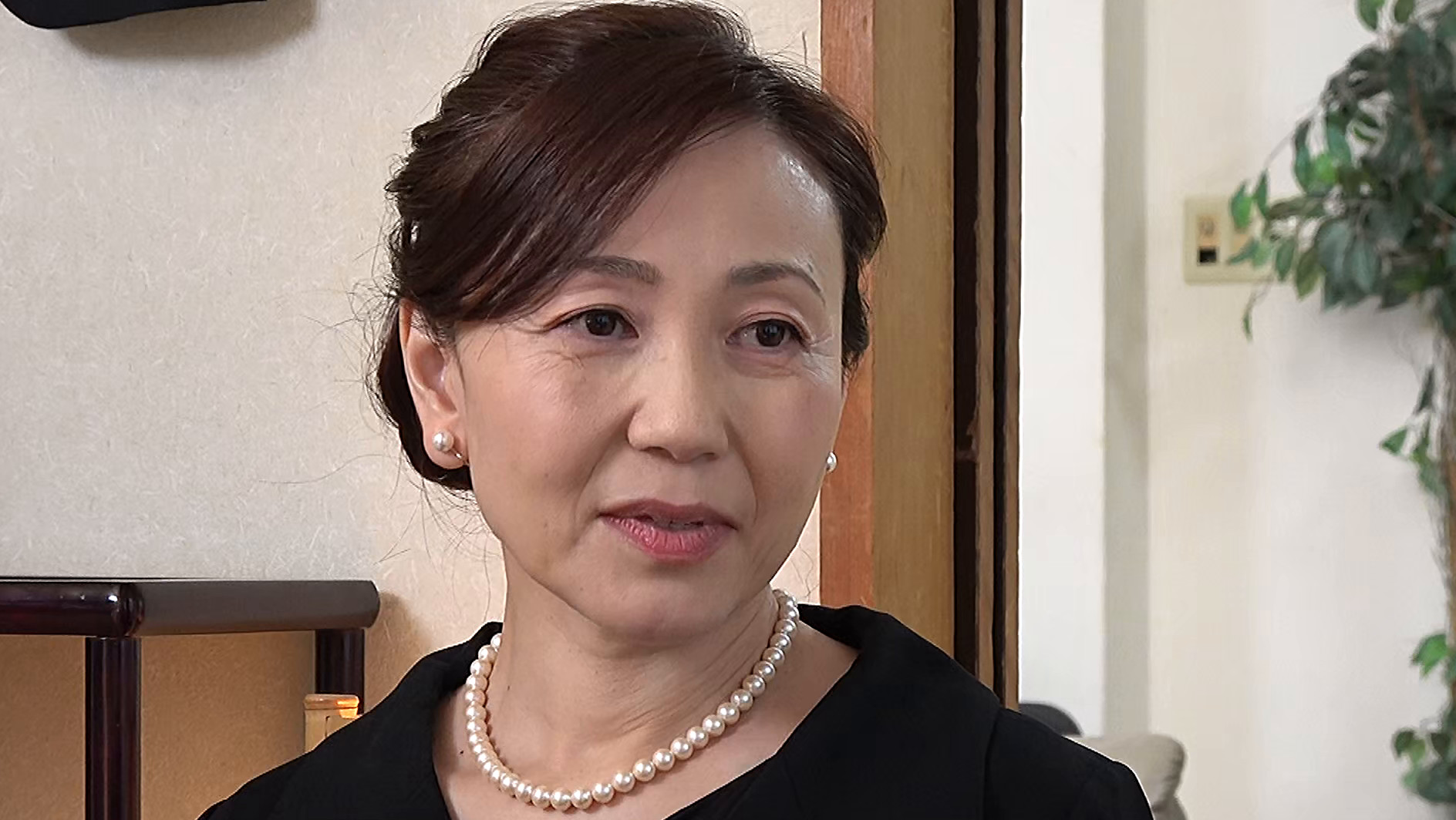熟女 淫らな秘め事 奥さんのムチムチの体に欲情した不動産屋の男は・・・ 一周忌の夜、亡き夫の上司に熟れた恥部を捧げる未亡人 画像6