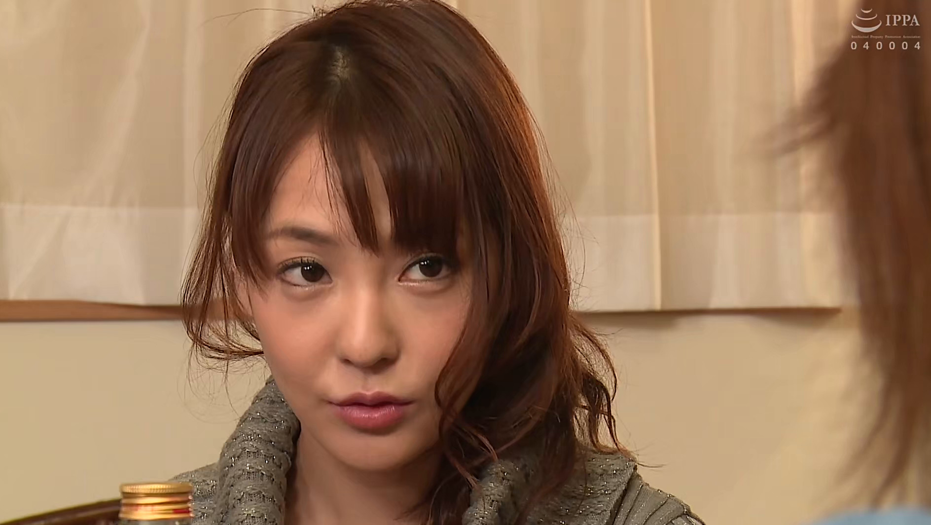 美作彩凪【宅飲みで皆が寝静まった隙にこっそり濃厚中出しSEX】 画像1