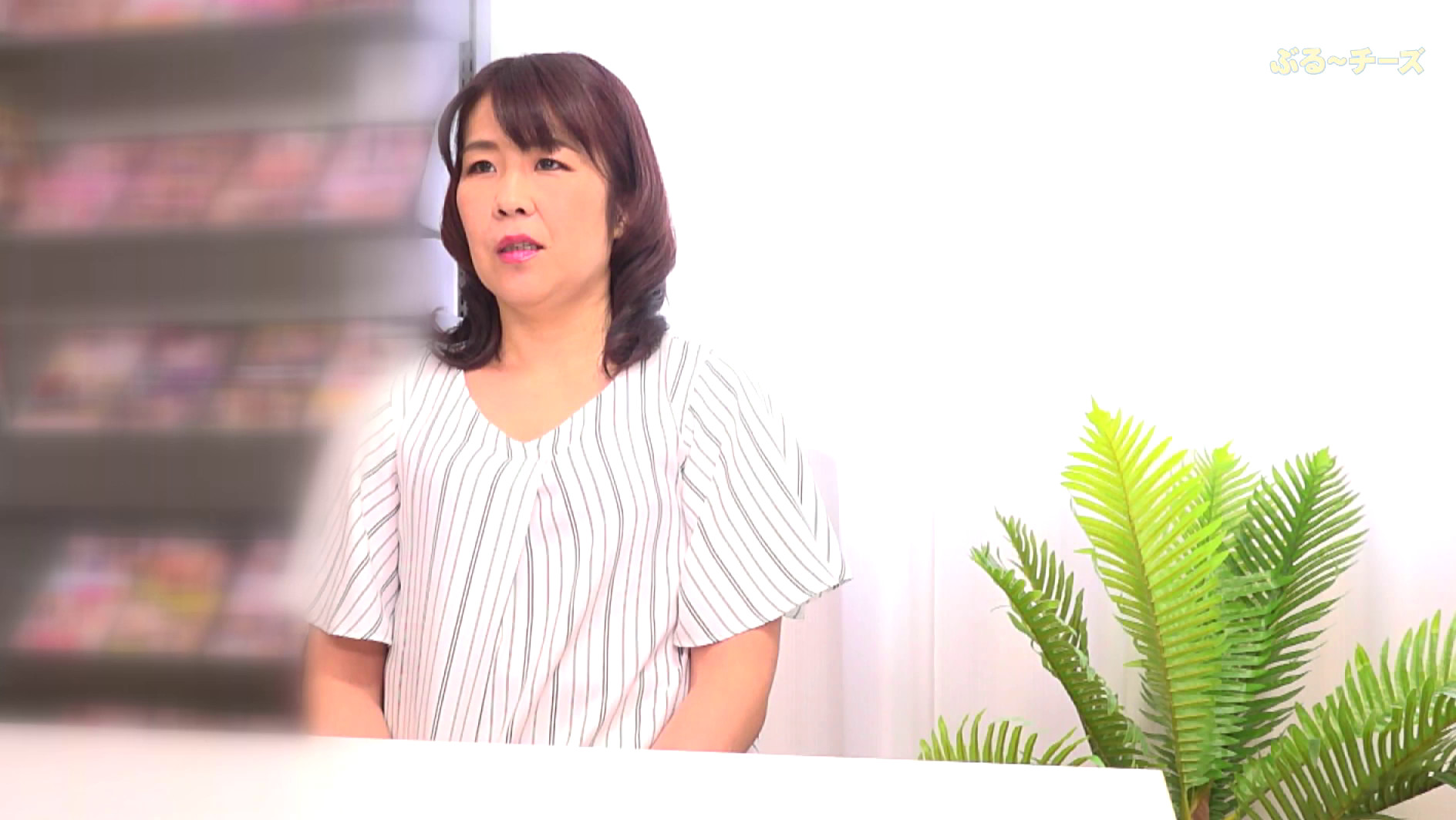 諸事情あってAV出演する寺田さん47歳の場合「年齢のこともあって出会いが全くない。エッチがしたいけど不倫はムリ!ならばAVしかない!」お友達の後押しもあってAV出演を決意!本とマンガで性欲を解消する妄想オナニスト!責められたい!記憶がなくなるくらいめちゃくちゃにされたい!官能小説のように生き(イキ)たい!唐突に突然絶叫する寺田劇場の開幕!見ているこっちがビックリちゃちゃう雄叫びのオンパレード 画像1