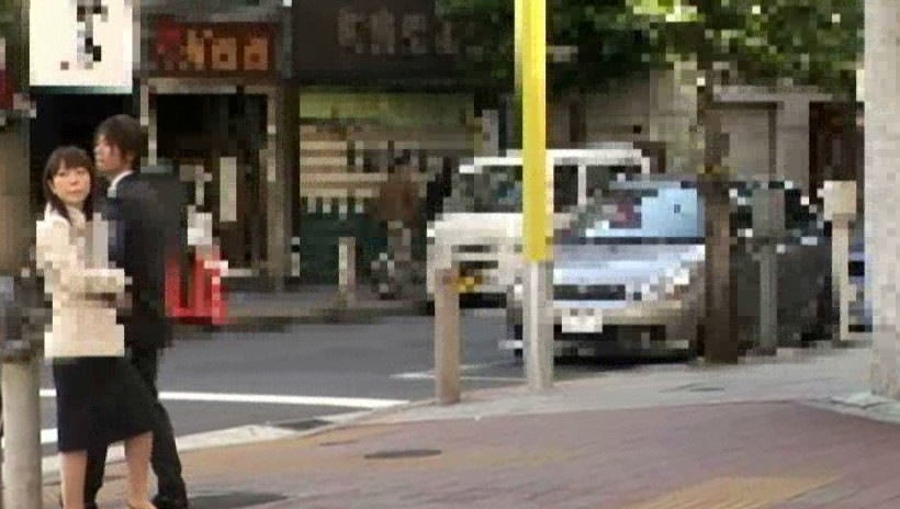 素人娘をビデオボックスに誘い込め! 画像21