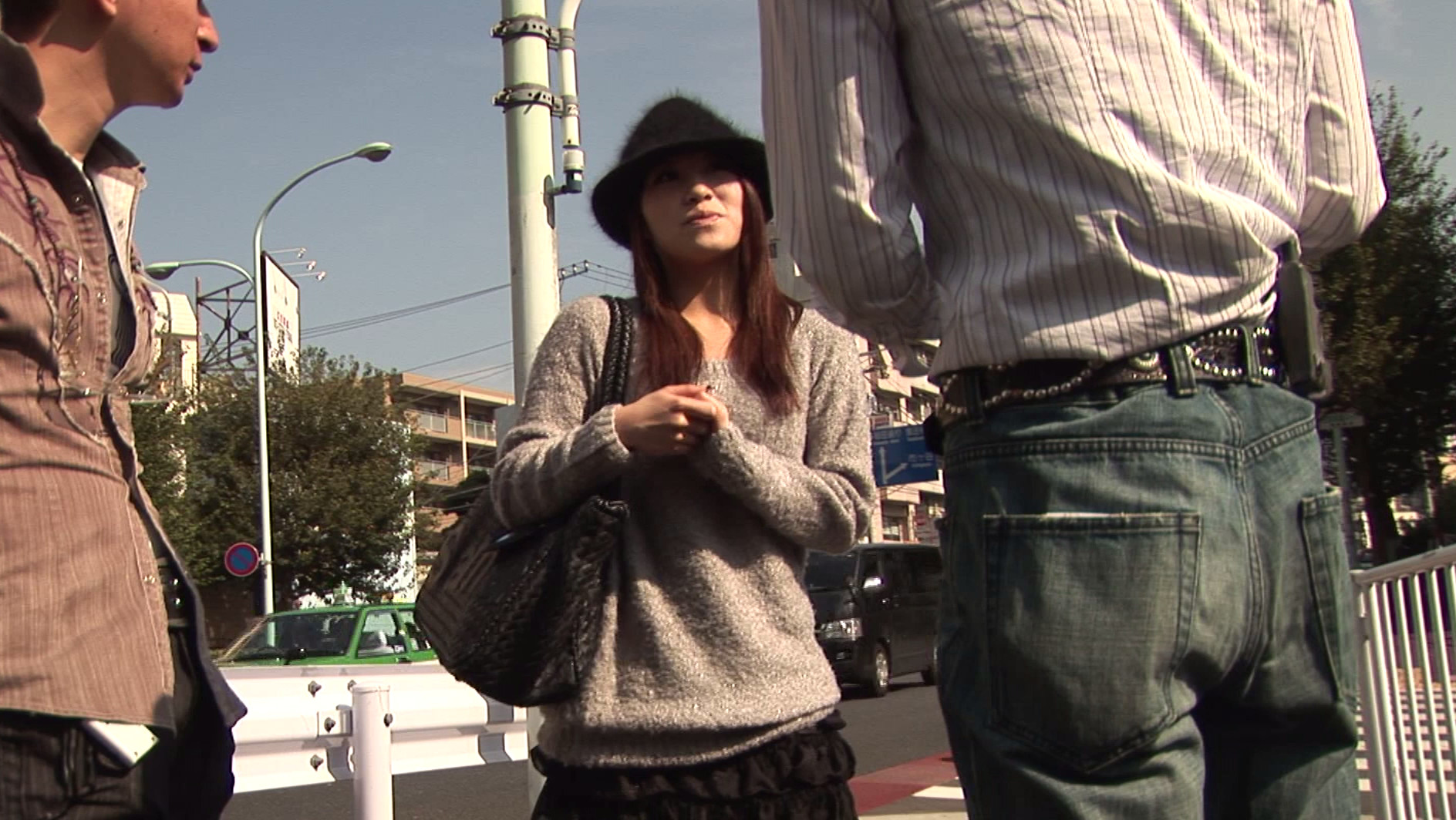 ど素人ナンパ オナニー見せてと頼みこみグチュグチュやってる最中に目の前で勃起チ◯ポを見せつけたらどんな反応を示すか!? 2 画像11