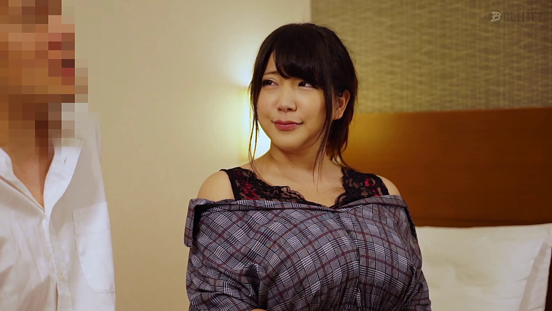 デリ呼んだら超気まずい知人が来た!普段ならありえないけど「お金もらって何もしないのは・・・」と彼女の気づかいに危険な生挿入!? 2 画像2