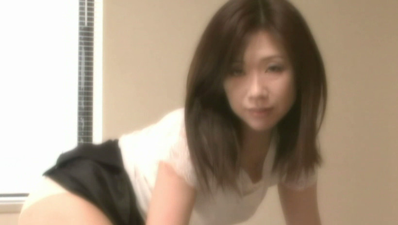 職妻不倫 キャリアを持つ人妻たちの痴態・・・ 画像13