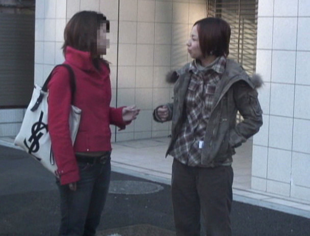 ナンパした素人ギャルを連れ込んでHな企画で全裸にさせて・・・!? 4時間 画像1