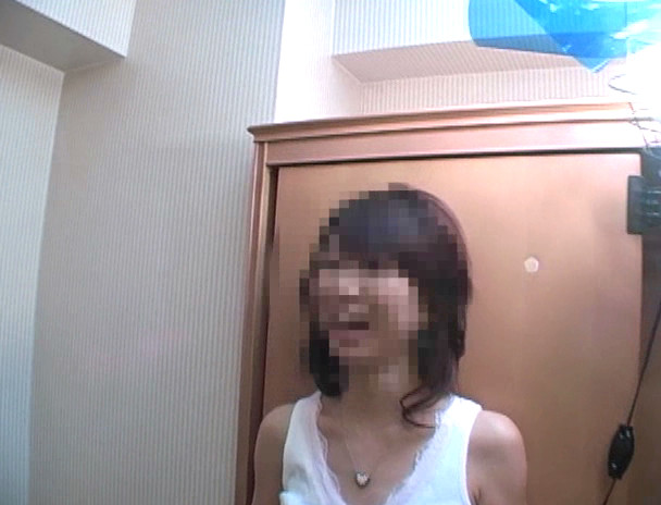 素人ギャルをゲットして水をぶっかけスケスケいじめ!! 画像21