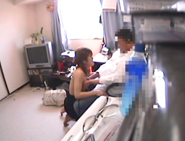 マニアがお薦メする盗撮BEST 4時間 一般ユーザーからの投稿で痴態を曝け出されてしまったオンナたち 画像1