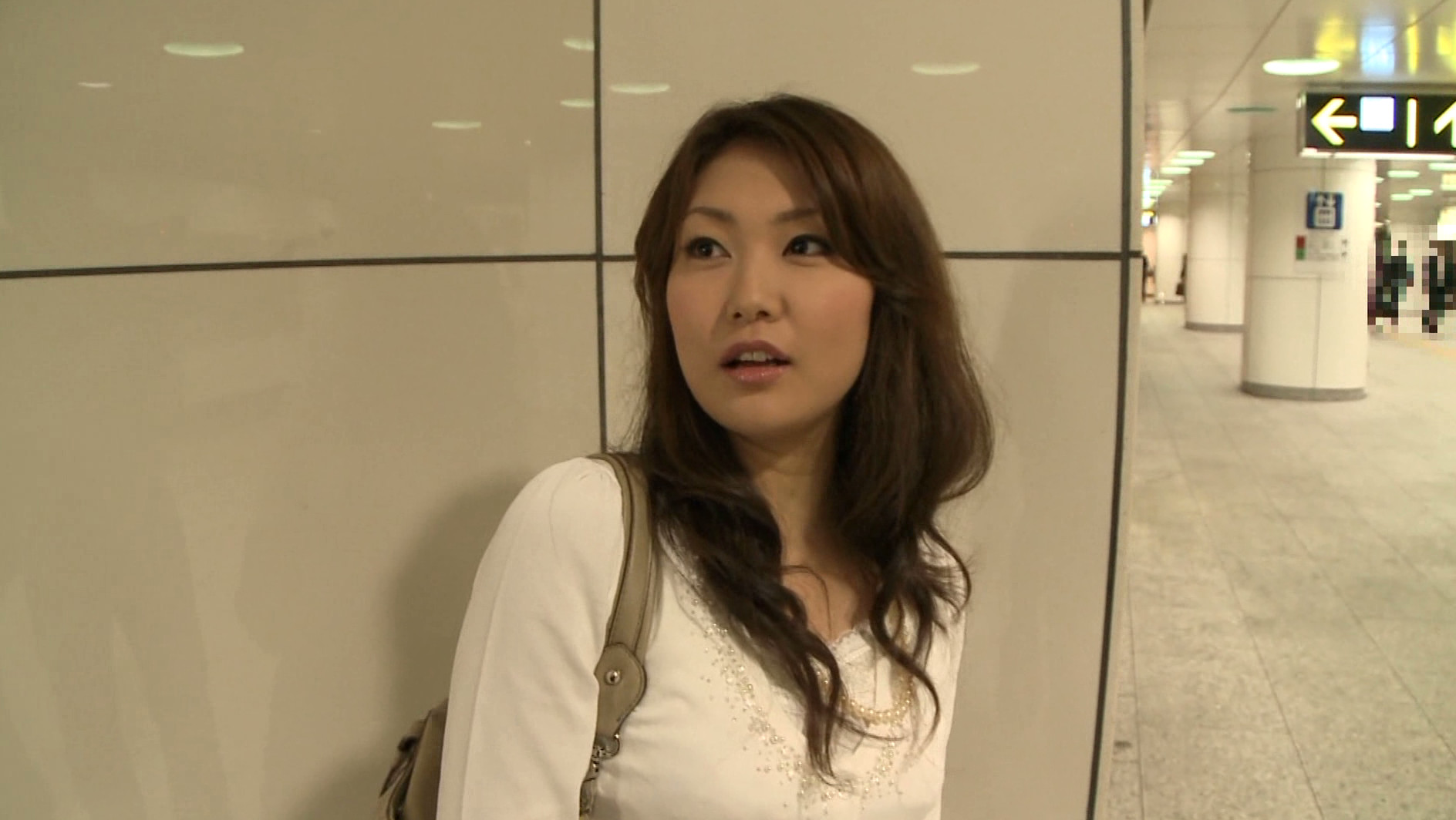 中出し人妻不倫旅行20 石倉えいみ 画像1