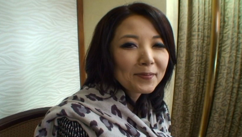 ナンパされたエッチな素人女性たち 誘惑を待っていた!?欲求不満なご無沙汰熟女 4時間 画像1