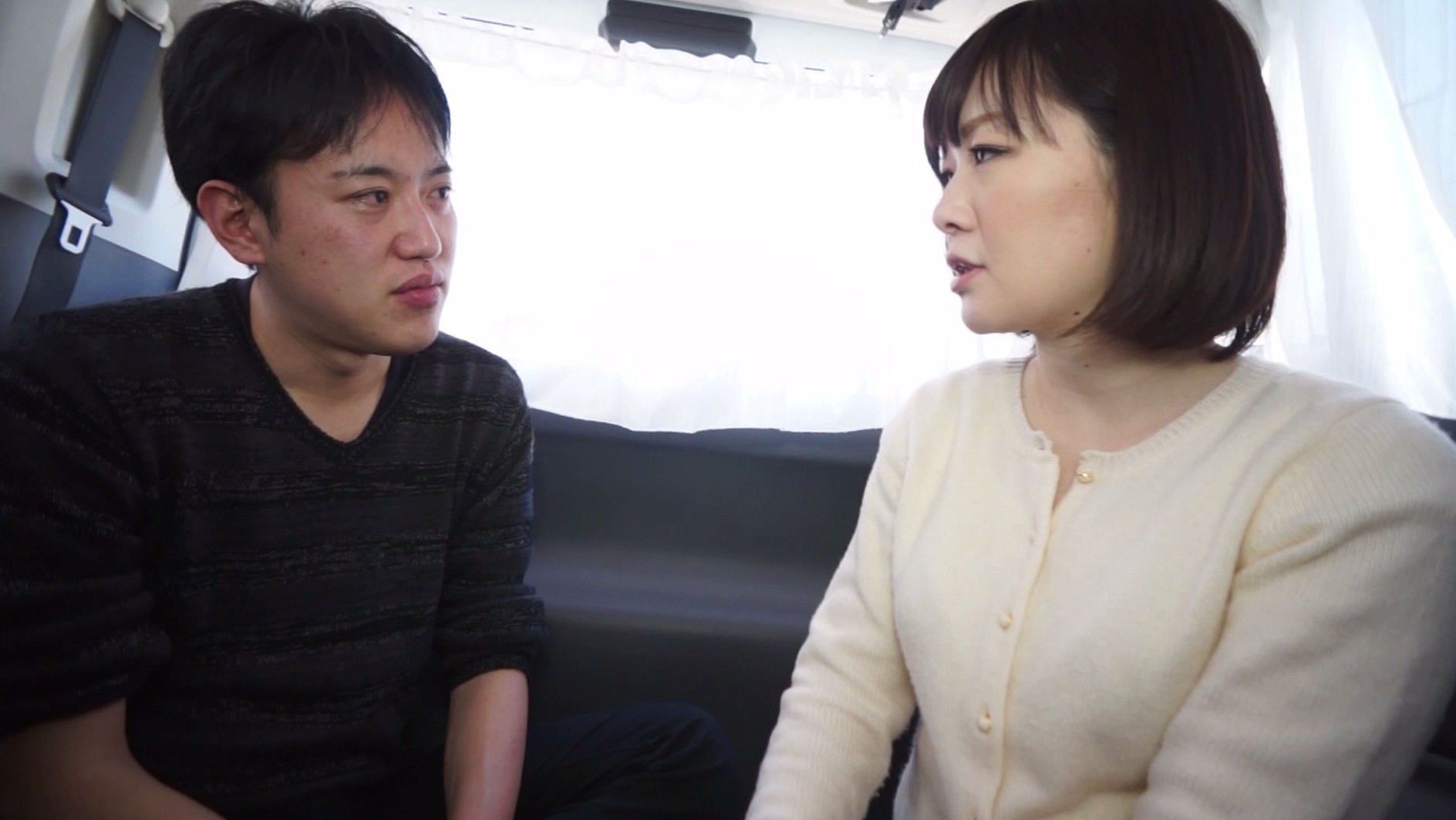 せめてゴム付けて・・・あっ! うわ・・・これマジで顔バレしちゃうだろ・・・ってレベルの美人奥さん達が平日の真っ昼間から口説き落とされてAV出演とかどうかしてるぜ。 「ガチンコ中出し!顔出し!人妻ナンパ」 in 祐天寺&不動前 画像9
