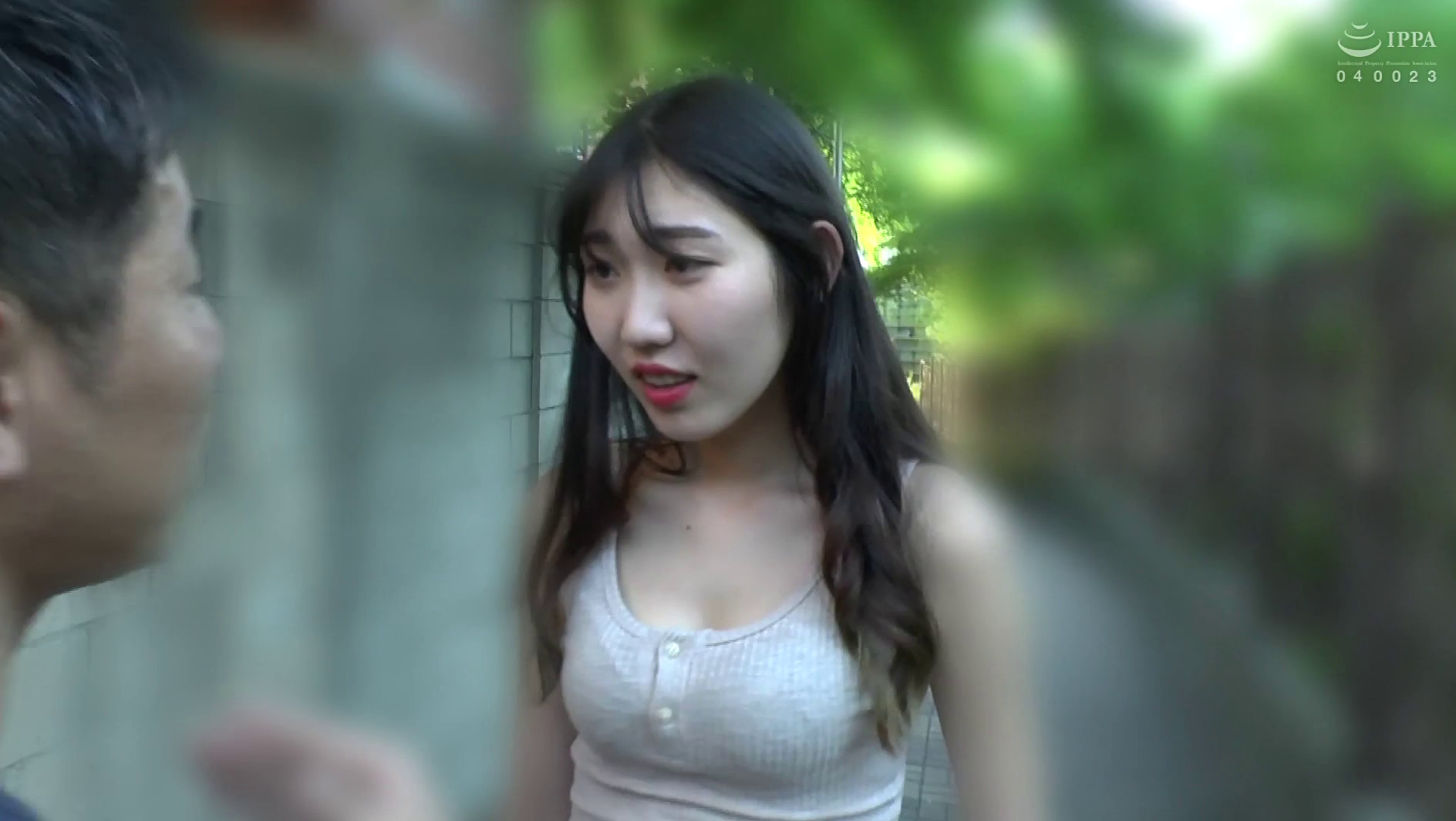 ついに見せた!韓国素人娘のベリーキュートなリアクション。韓国っ娘に日本男児のデカちんセンズリ見せつけるセクハラしてみた結果、想像以上にプレミアム感あふれる反応がステキ過ぎる 画像1
