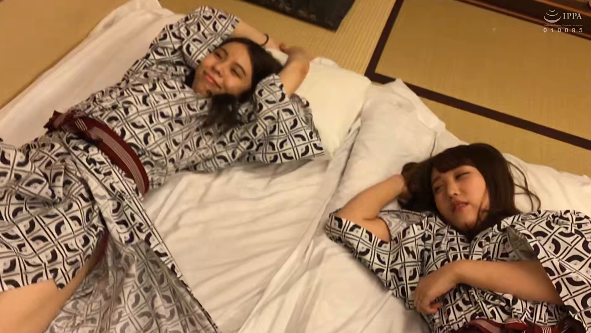 レス妻3P!!Wクンニで即イキ!即潮!中出しSEX!! 画像4