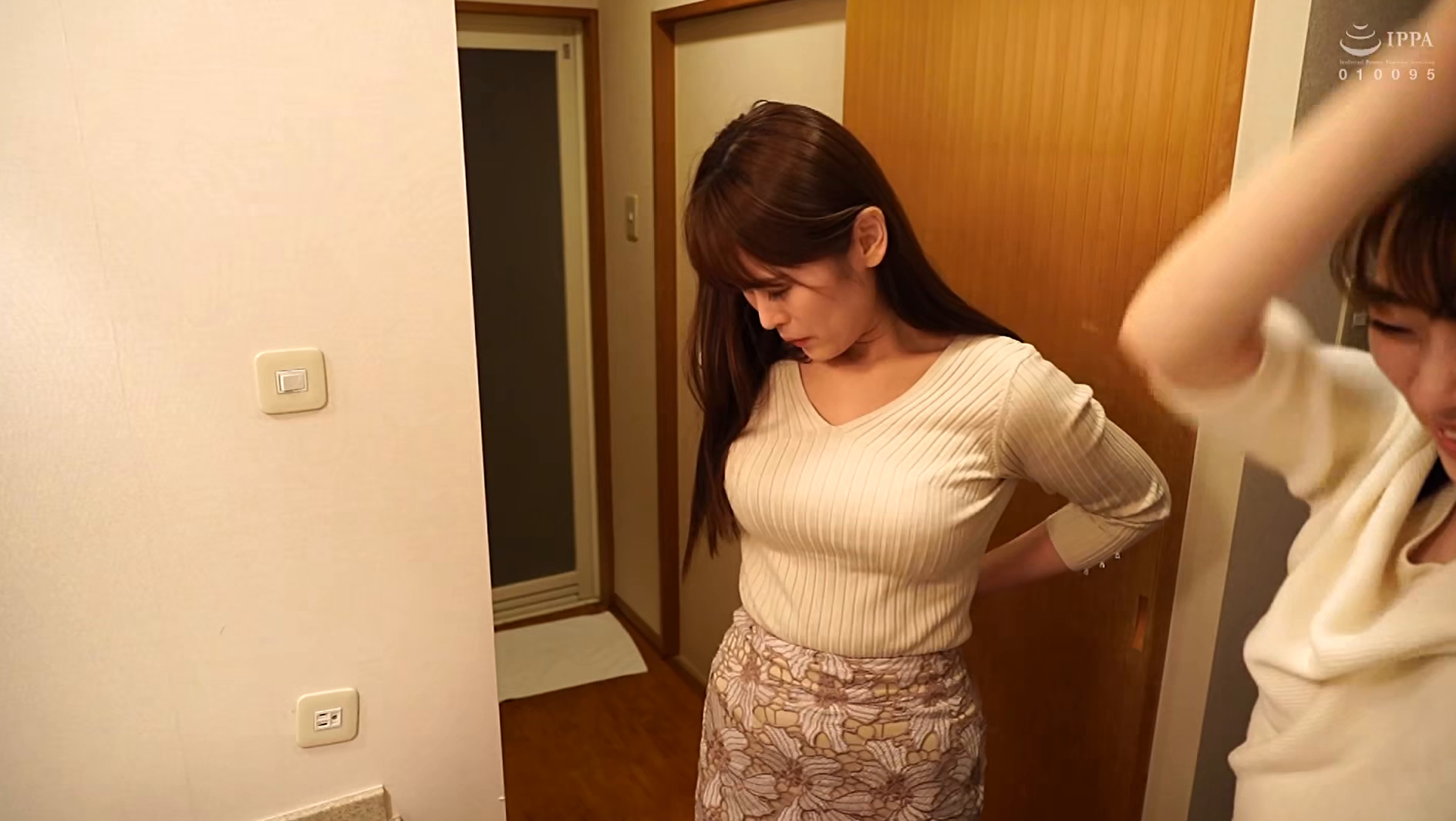 【流出映像】人妻派遣社員 慰安旅行セックス 6 酔わせて乱交・夜這い・職場不倫NTRなど。派遣女子を食い潰すブラック企業の実態 画像2