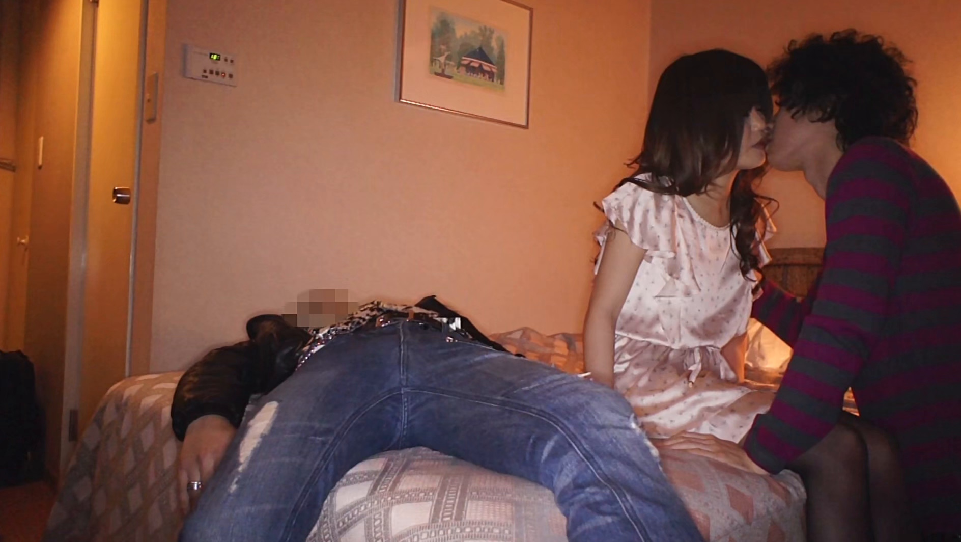 人生で初の体験。親友の前で大胆SEX!? 画像21
