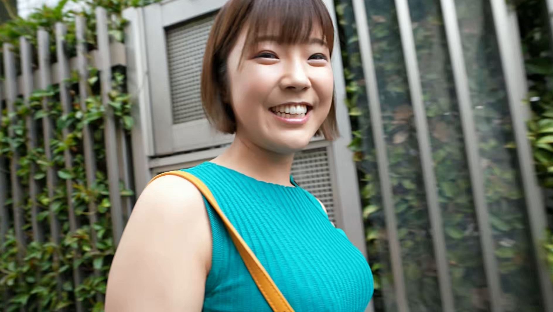 完璧美乳&競泳水着コスの人妻 美央さん【ただし超エロ】間男が好きすぎて要求すべてに応える従順不倫妻! 画像1