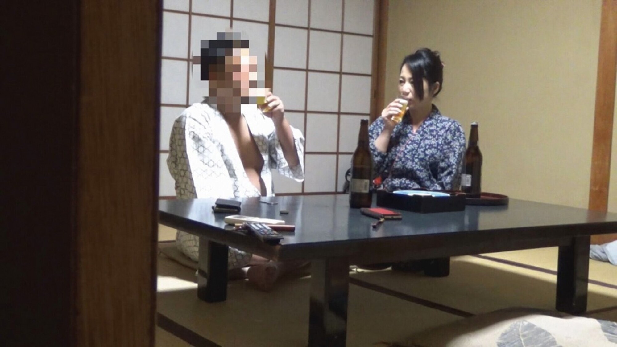 旅館で働く美熟女ナンパ「布団敷いたばかりなのに・・・」お客様にその場のノリで押し倒されてしまい・・・絶叫アクメ姿を晒す素人16人 画像4