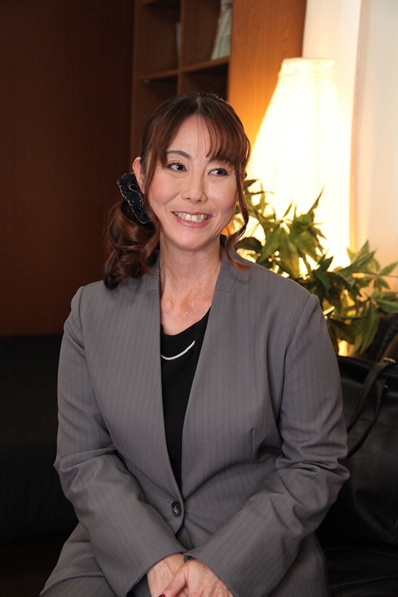 本気になるおばさん。「からかうのはやめて」と最初は笑っていたけど、リアルにSEX突入の気配！？最後はおばさんなのに、本気の中出しまで！？ 14