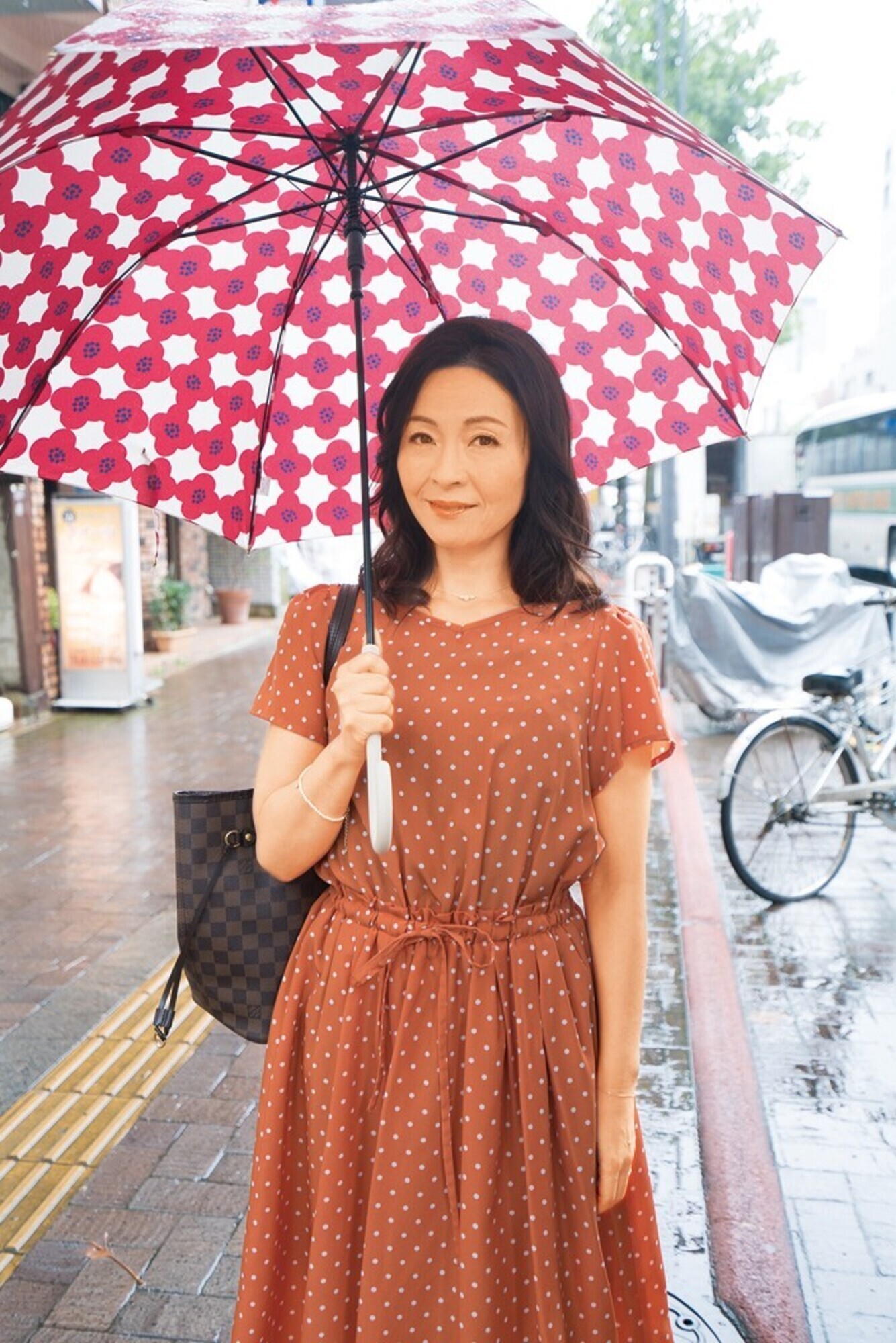 豪華特賞続出!街角シロウト初撮り人妻ちゃんねる まさかのAI顔で二度見確定!奇跡的美人がヤリマン中出し奥様に変貌する ベスト4時間 12人 画像2