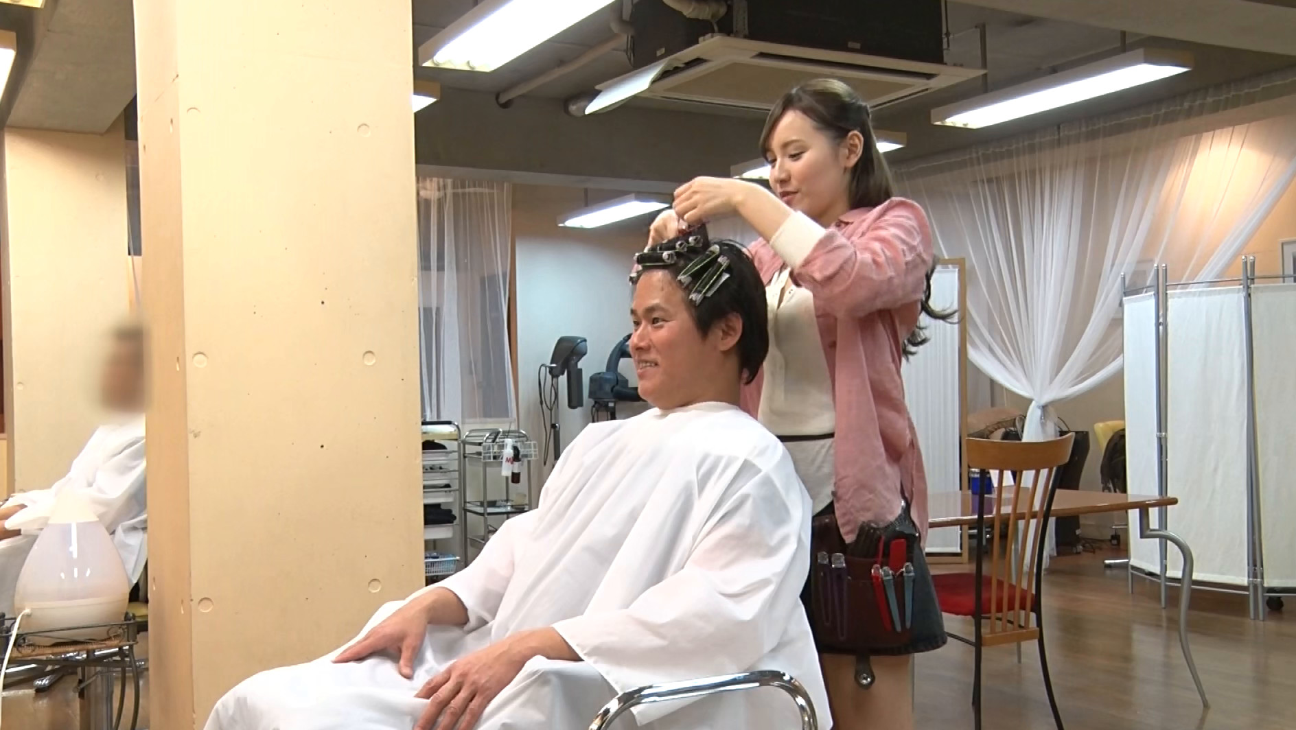 やたらと目があう美容室 上原志織 画像1