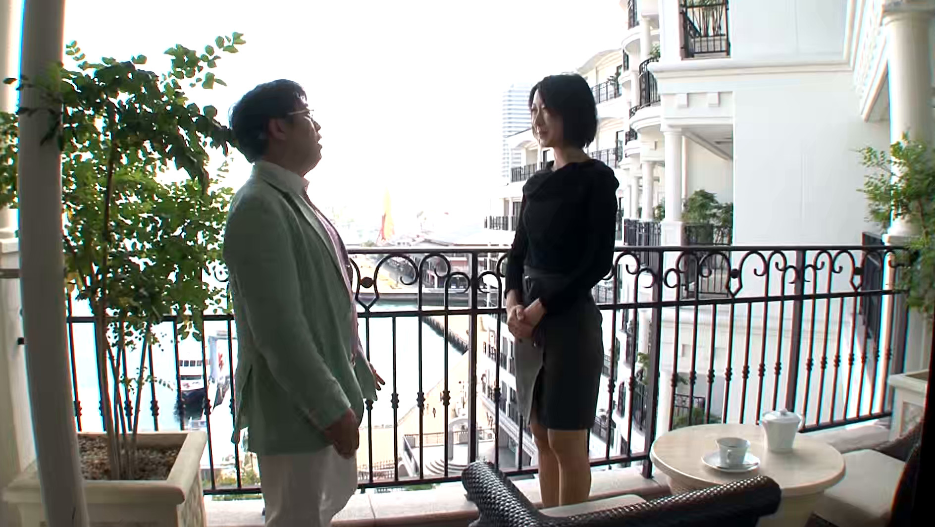 現役秘書、天性痴女。 夏目あきら 画像1