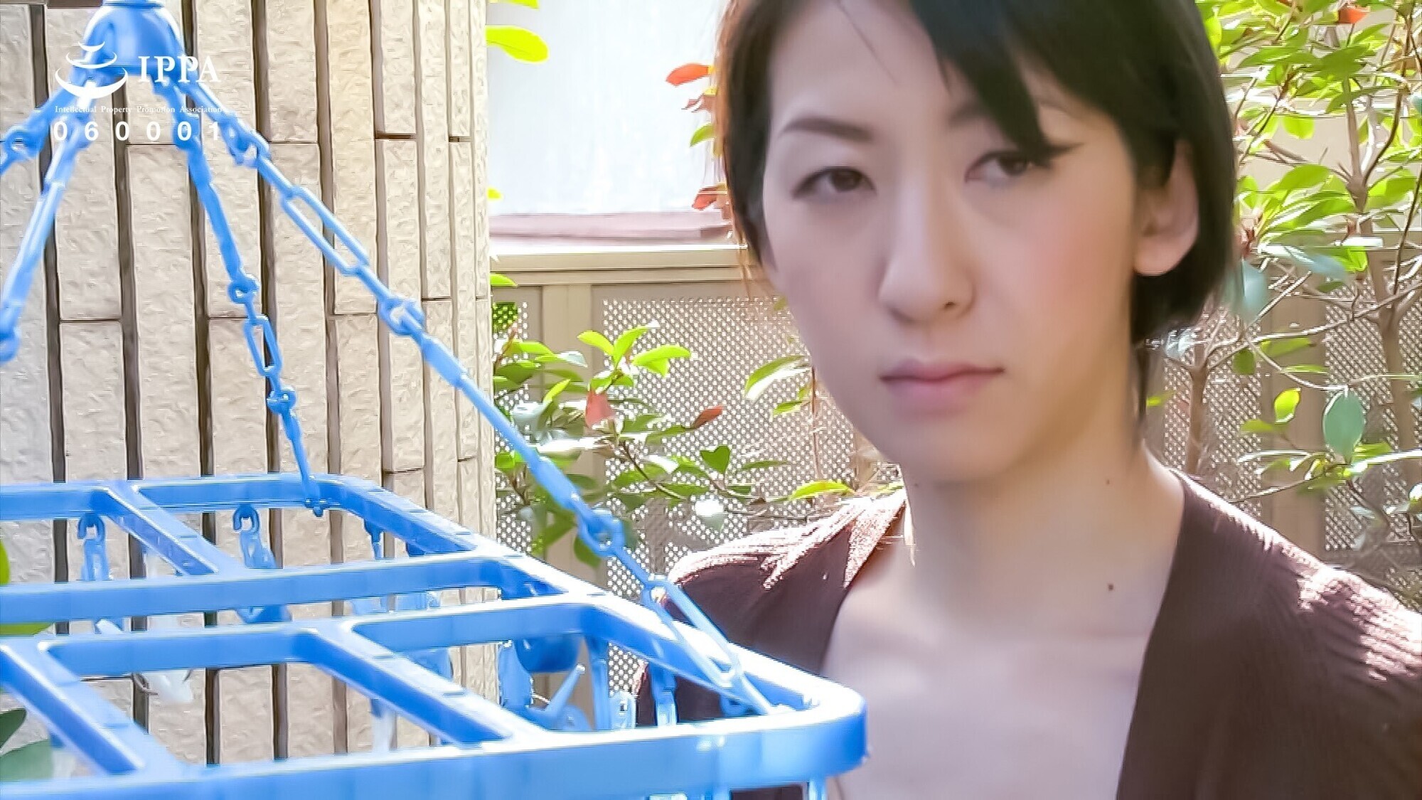 人妻みだれ髪 突かれて乱れてあ~いくぅ 画像1