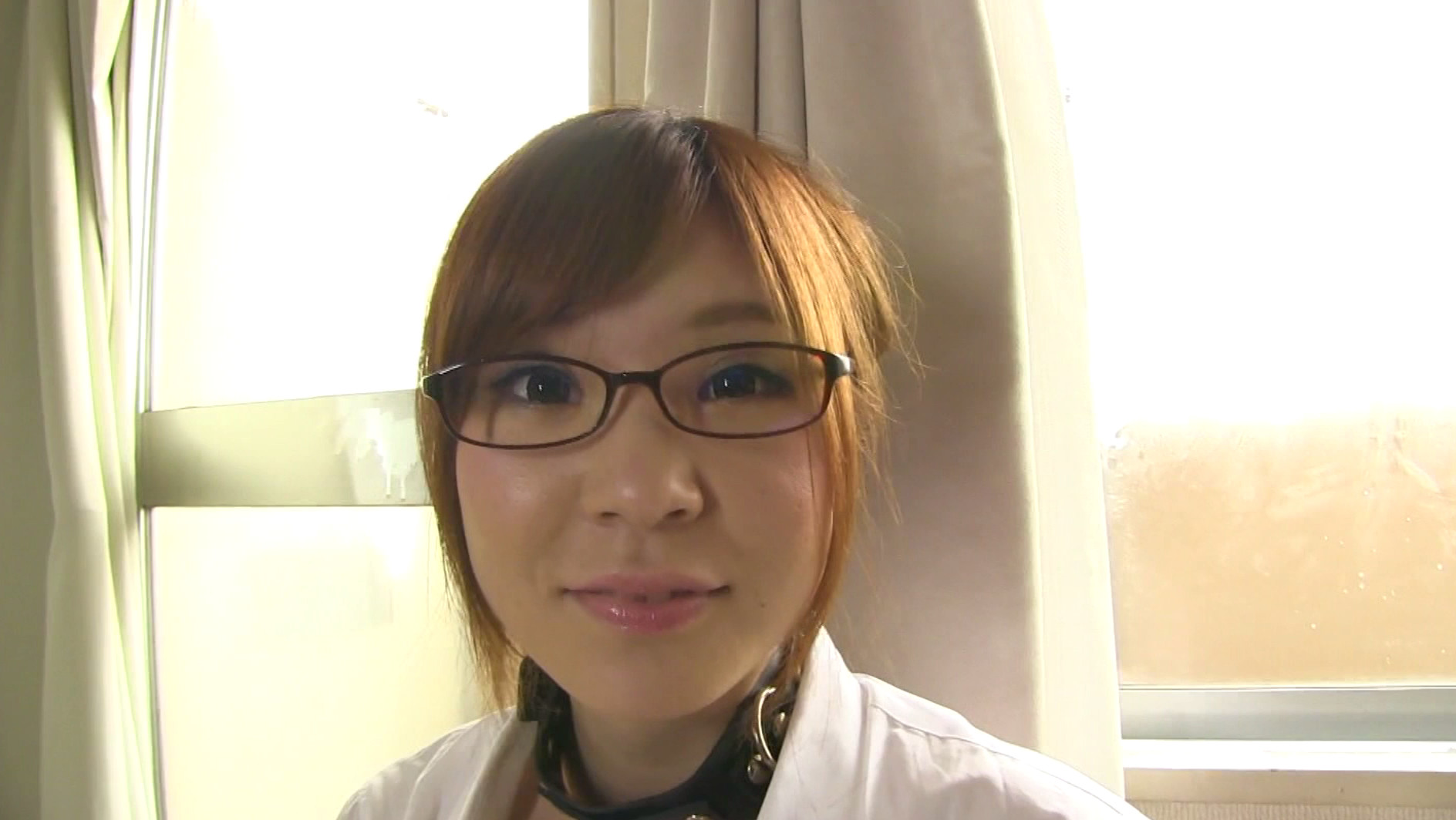 素人投稿動画「チェリーズさん、ボクのカノジョ素人巨乳ですよ 2」 しかも、首輪女子でメガネ女子で従順でいいなりのメス奴隷なんです!投稿者のカノジョ=素人巨乳 一ノ瀬なつき Hカップ103cm 画像1