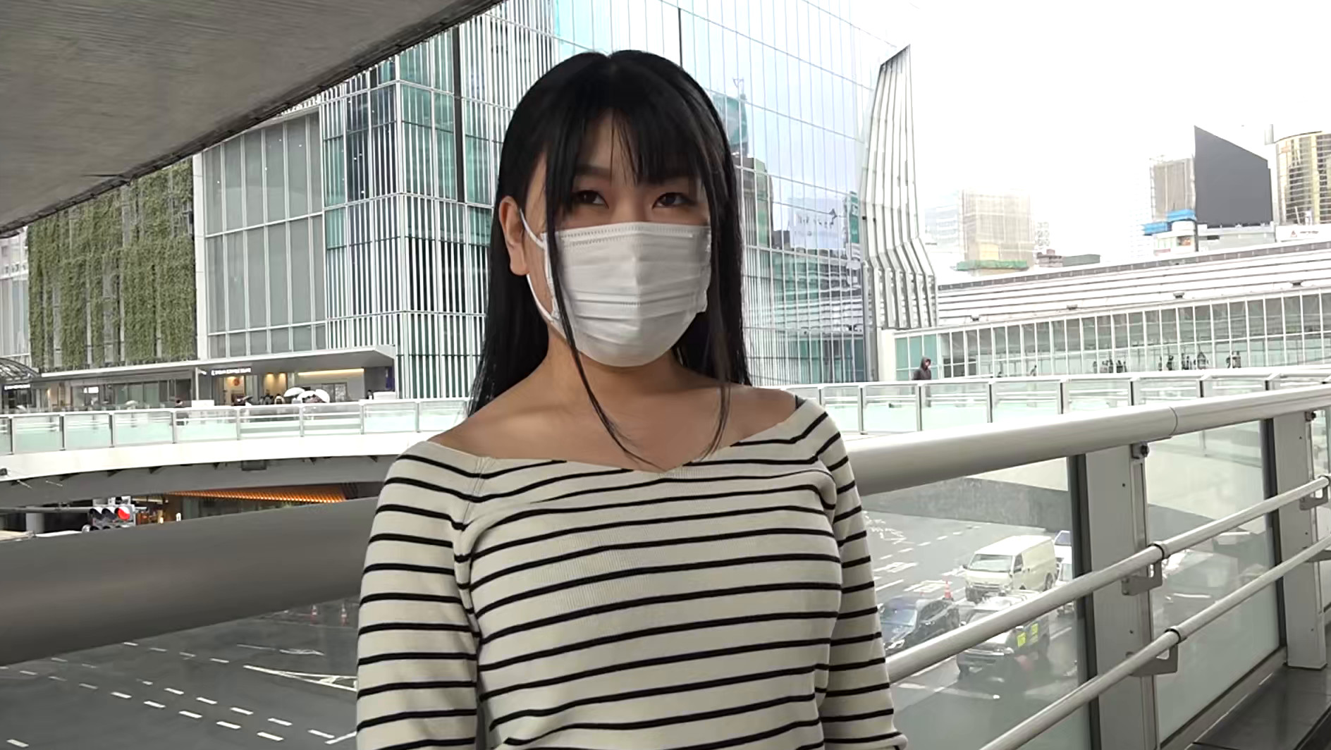 地味だけど巨乳な処女 画像1
