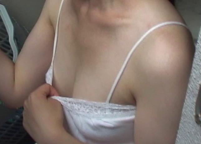女子大生の1人暮らしの自宅に侵入して染み付きパンティやらTバックやら撮れました!! 画像3