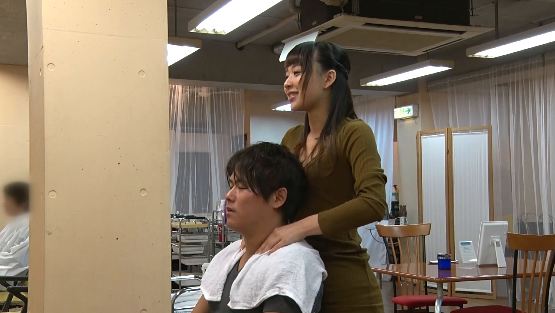 ヘアサロンのお姉さんは積極的に誘惑してくるサセ子さんでしたぁ～！