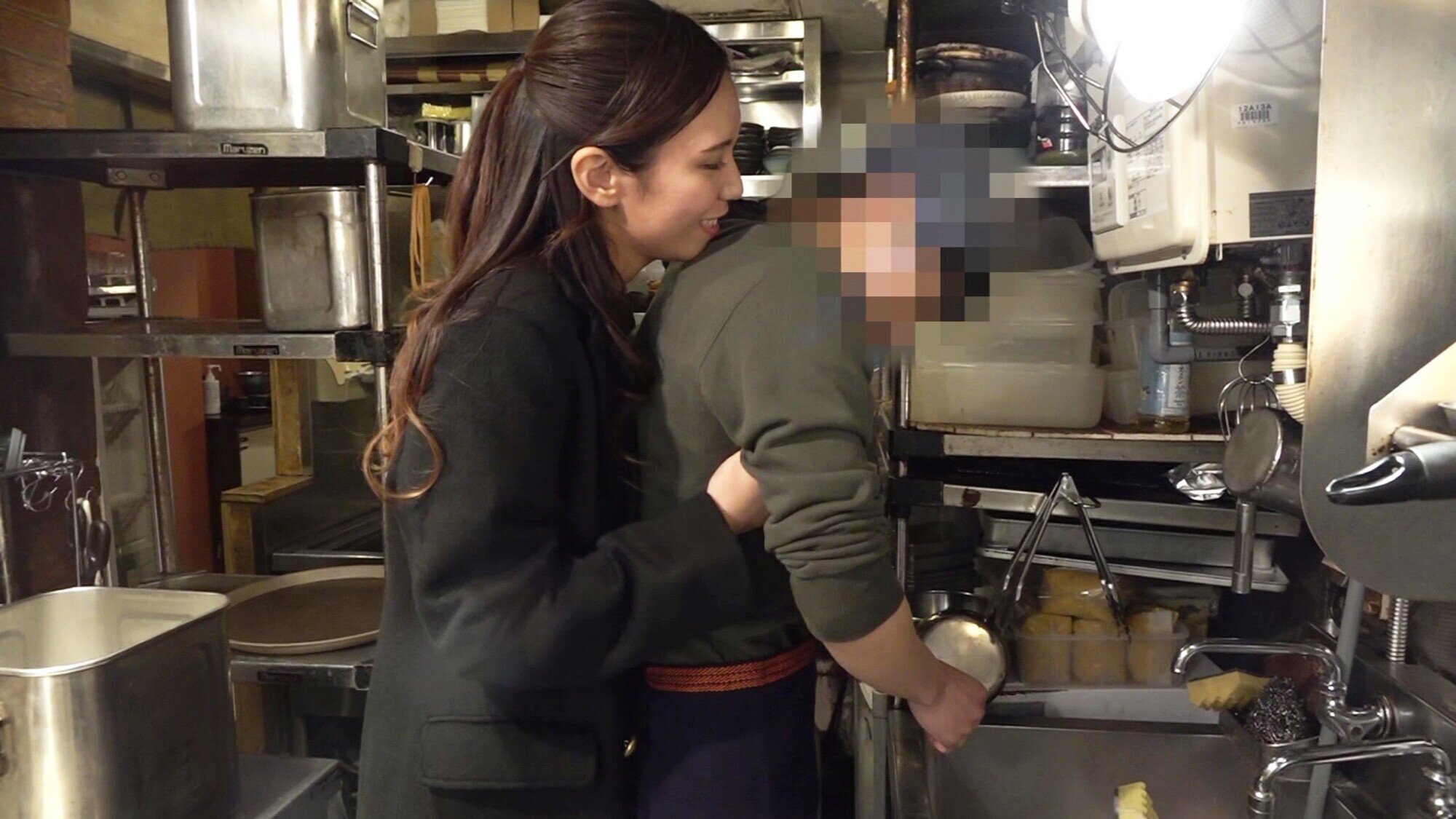 メスイキ居酒屋 痴女と二人のM男の乱痴気騒ぎ 画像1