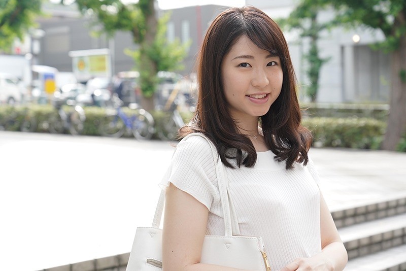 帰宅した旦那さんにバレないように素人妻の自宅にこっそり一泊 さおりさん 画像1