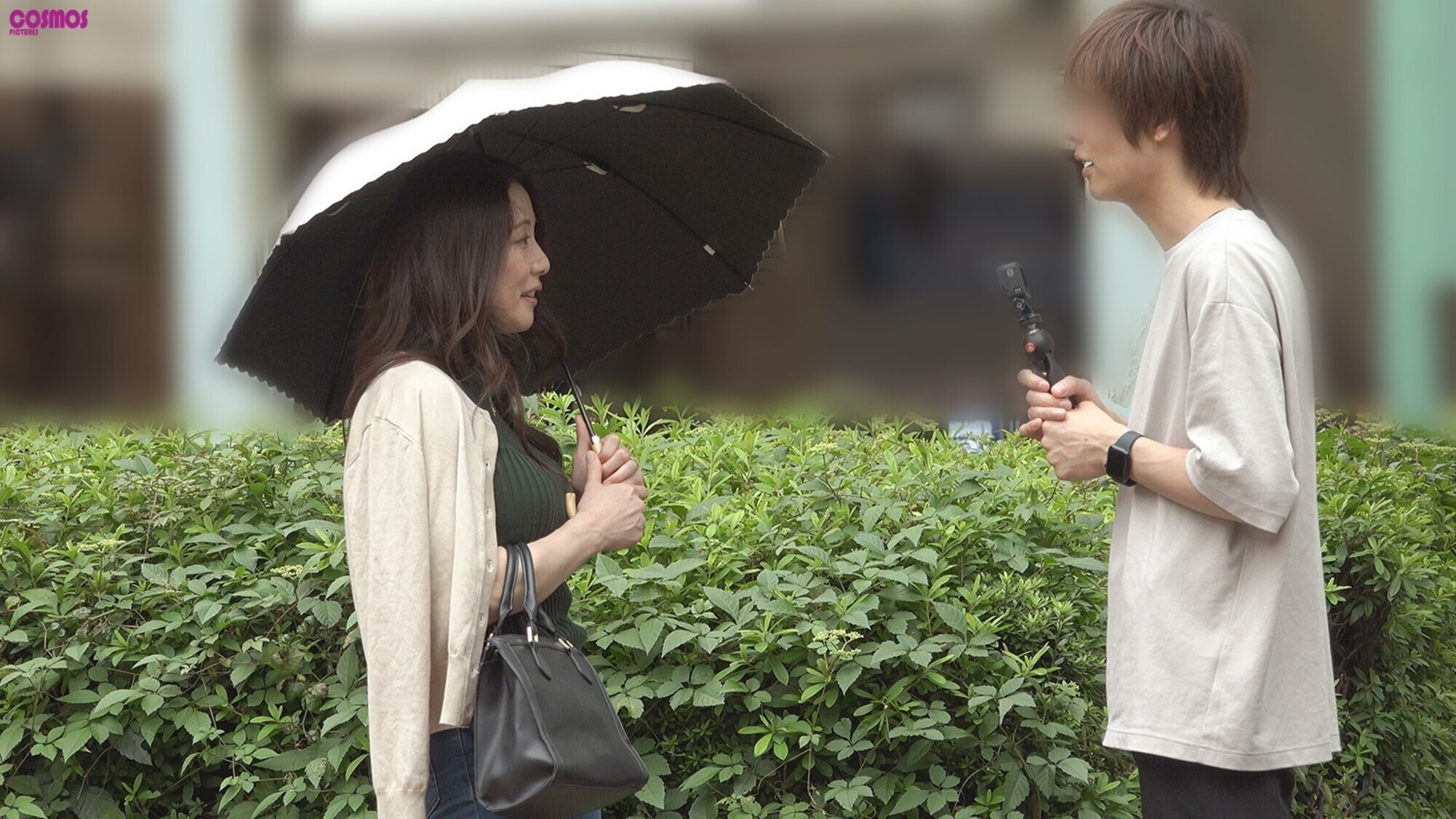 結婚して22年、平凡な生活を送る主婦。最近、年齢を重ねるごとに心が冷めていくのを感じる・・・もう一度だけ10代の頃のようにキスしただけでドキドキする燃えるようなSEXがしたい。一日限定彼氏と最初で最後の不貞中出しSEX まなみさん(43歳)太田区在住 ●供:息子(20歳) 画像1